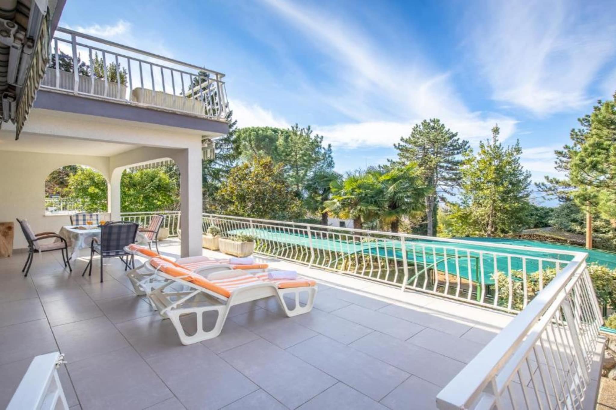 Apartment Villa Mirna - One Bedroom Apartment with Balcony and Garden View-Terrassenbalkon