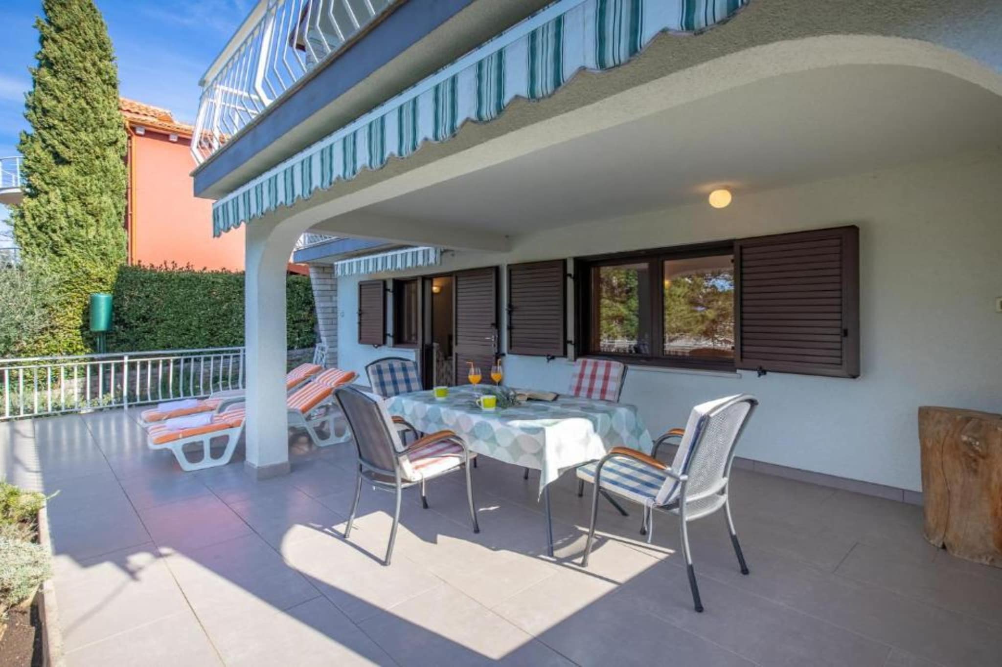 Apartment Villa Mirna - One Bedroom Apartment with Balcony and Garden View-Terrassenbalkon