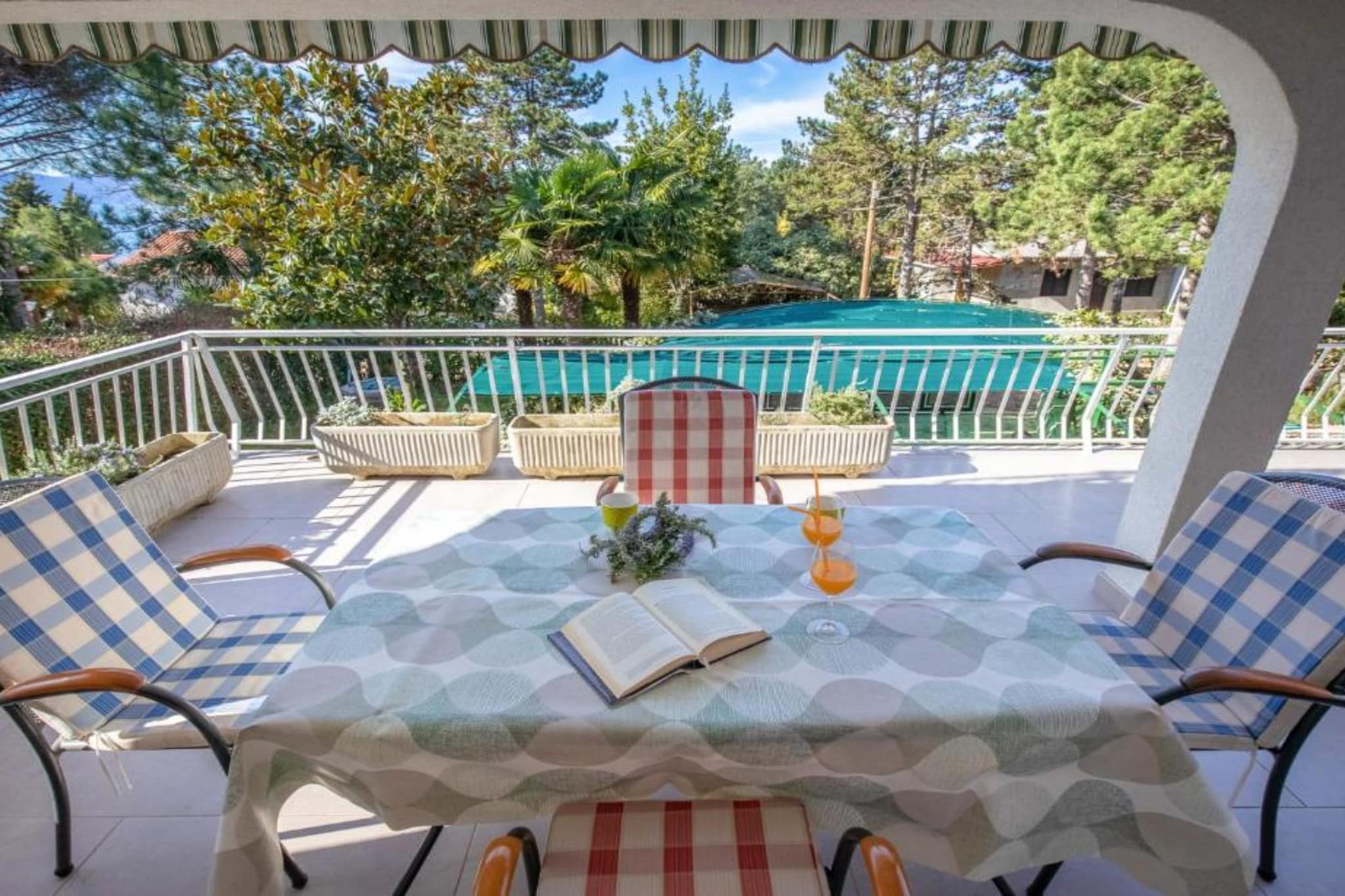 Apartment Villa Mirna - One Bedroom Apartment with Balcony and Garden View-Terrassenbalkon