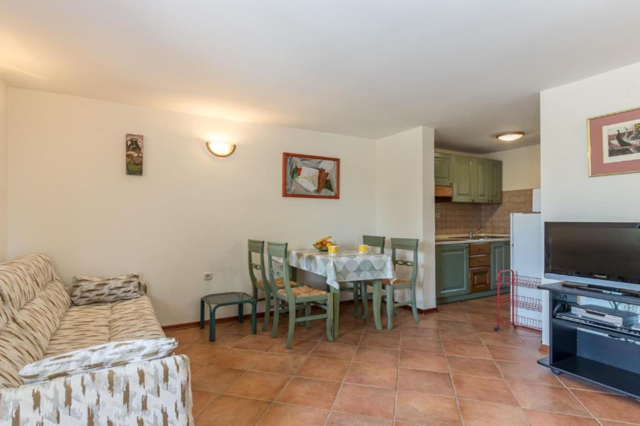 Apartment Villa Mirna - One Bedroom Apartment with Balcony and Garden View-Wohnzimmer
