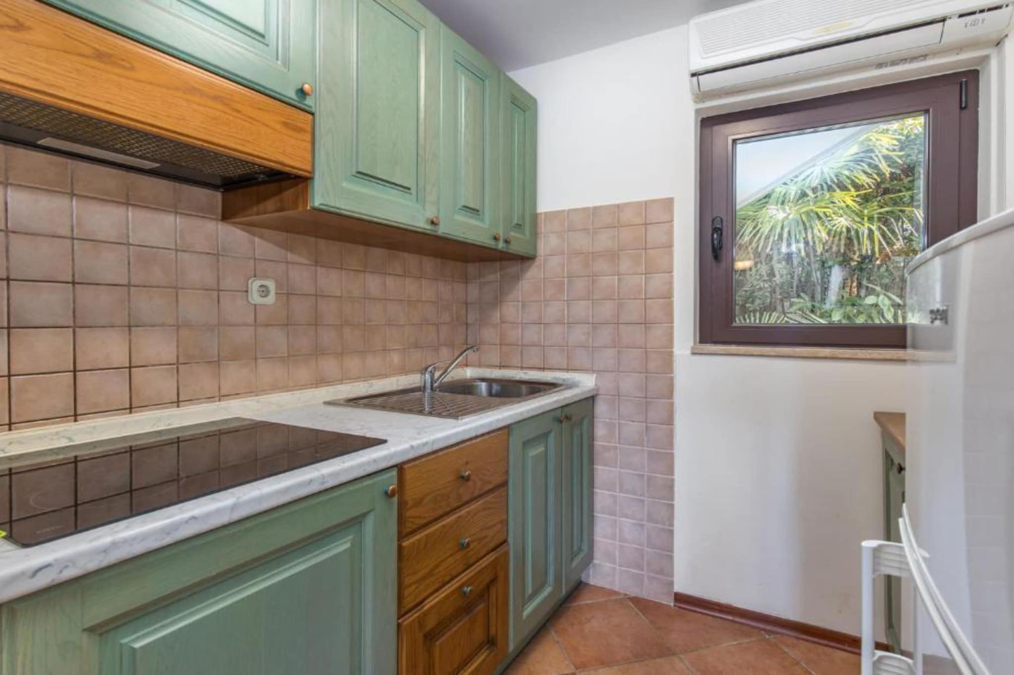 Apartment Villa Mirna - One Bedroom Apartment with Balcony and Garden View-Küche