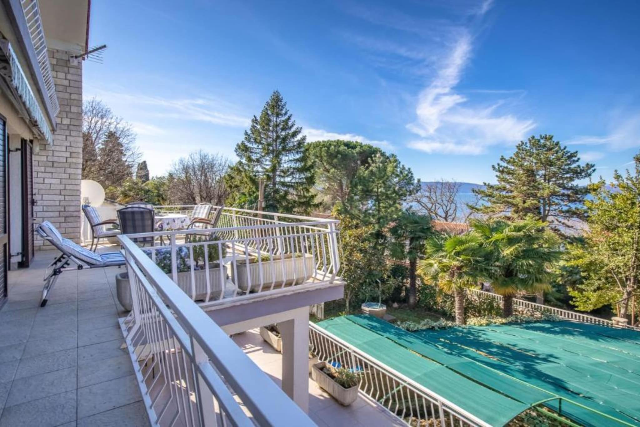 Apartment Villa Mirna - Three Bedroom Apartment with Balcony and  Sea View-Außenbereich
