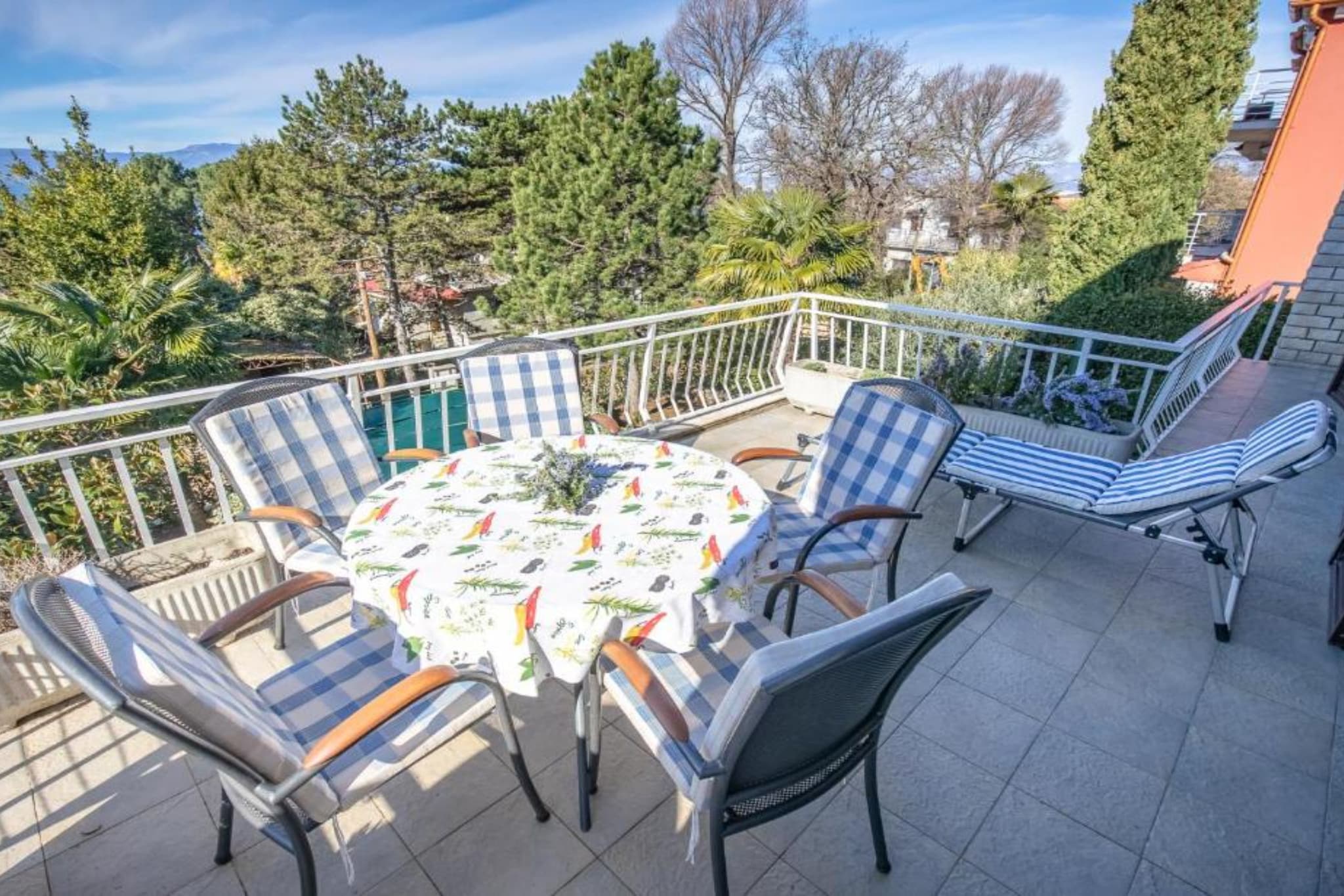 Apartment Villa Mirna - Three Bedroom Apartment with Balcony and  Sea View-Terrassenbalkon
