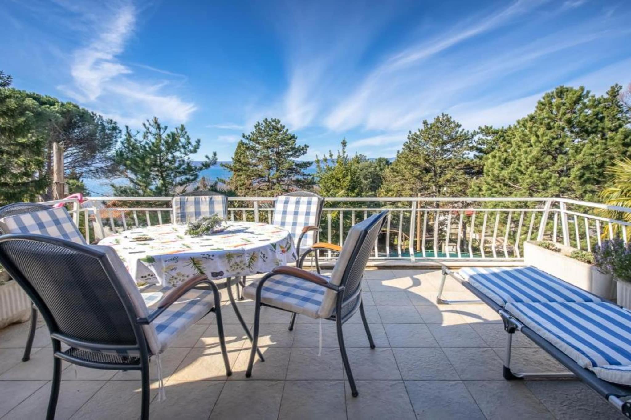 Apartment Villa Mirna - Three Bedroom Apartment with Balcony and  Sea View