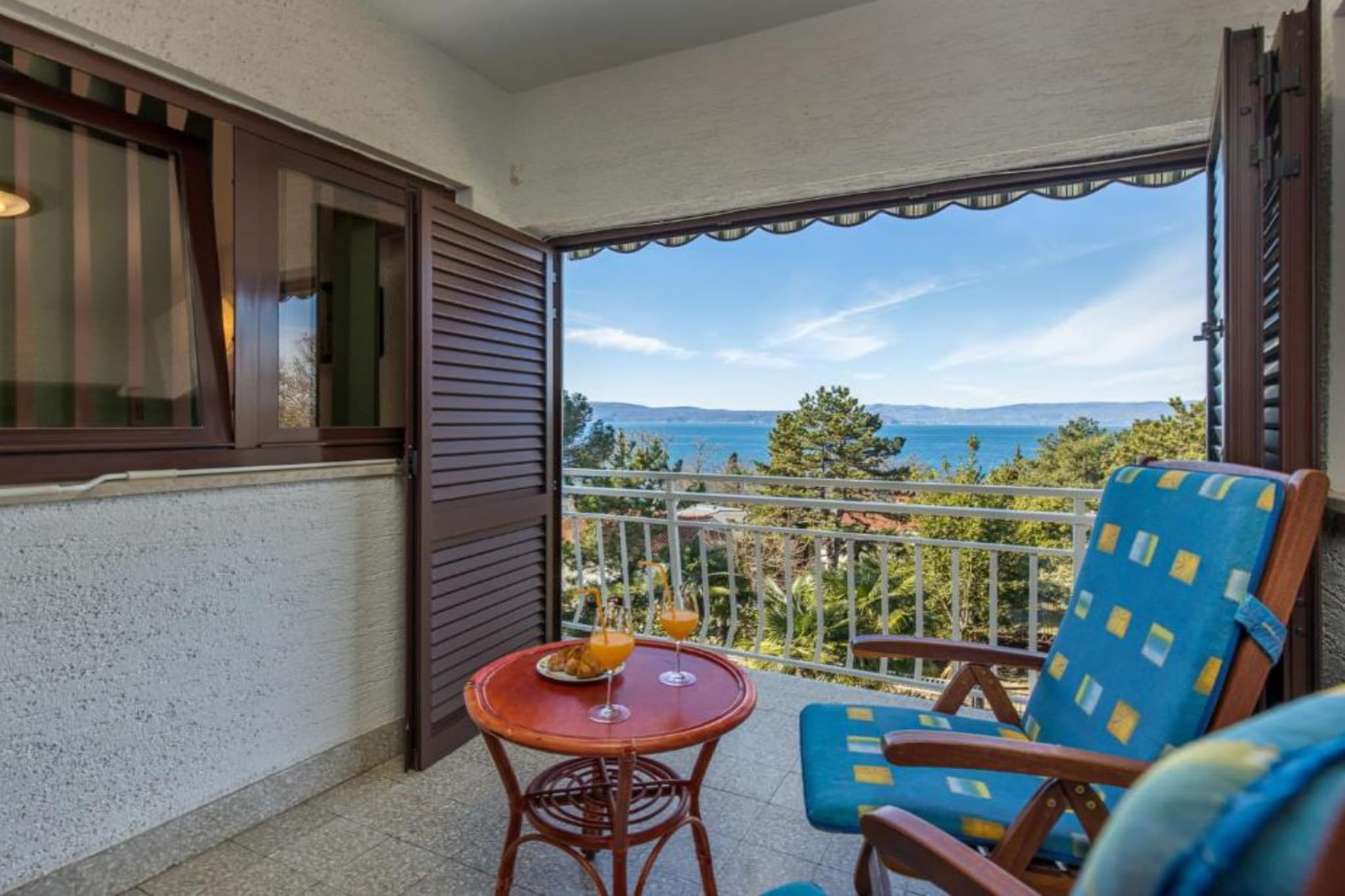 Apartment Villa Mirna - Three Bedroom Apartment with Balcony and  Sea View-Innen