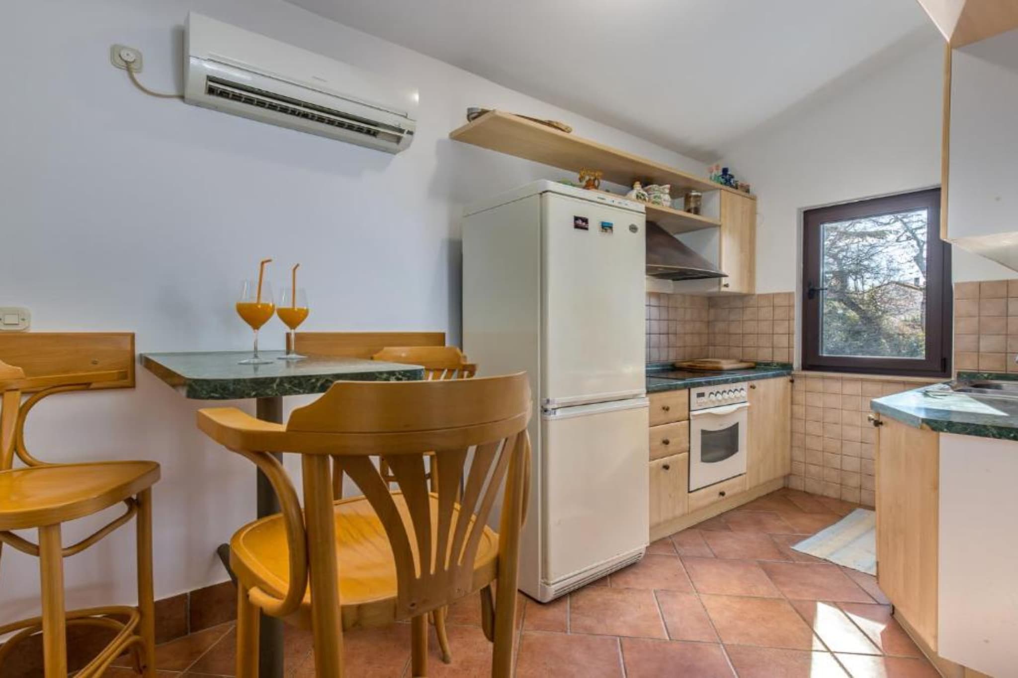 Apartment Villa Mirna - Three Bedroom Apartment with Balcony and  Sea View-Küche