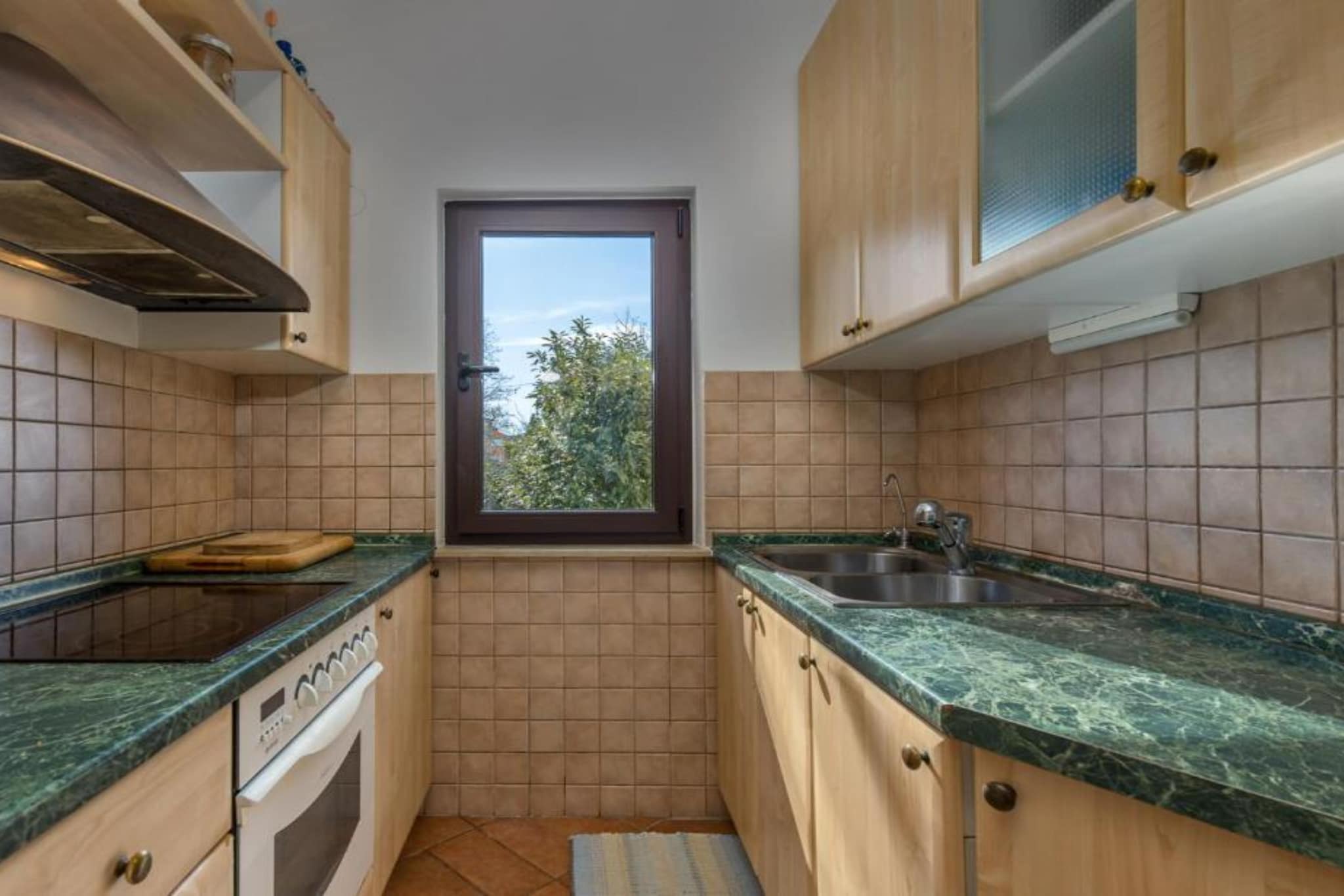 Apartment Villa Mirna - Three Bedroom Apartment with Balcony and  Sea View-Küche