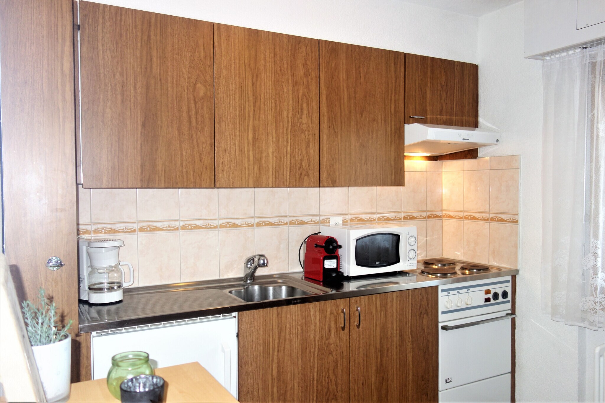 On the 1st floor: (Living room(double sofa bed(140 x 200 cm), TV(cable, satellite), dining table, radio, heating(central)), open kitchen(coffee machine(espresso), oven, microwave, fridge, freezer, dishes and cutlery(Bowls, chopsticks, plates, cups, etc.)), bedroom(bunk bed(90 x 200 cm)), bathroom(shower, washbasin, toilet), balcony)\n\nski storage, washing machine, garden furniture, parking, swimming pool(shared with other guests), lift, Laundry Package incl.