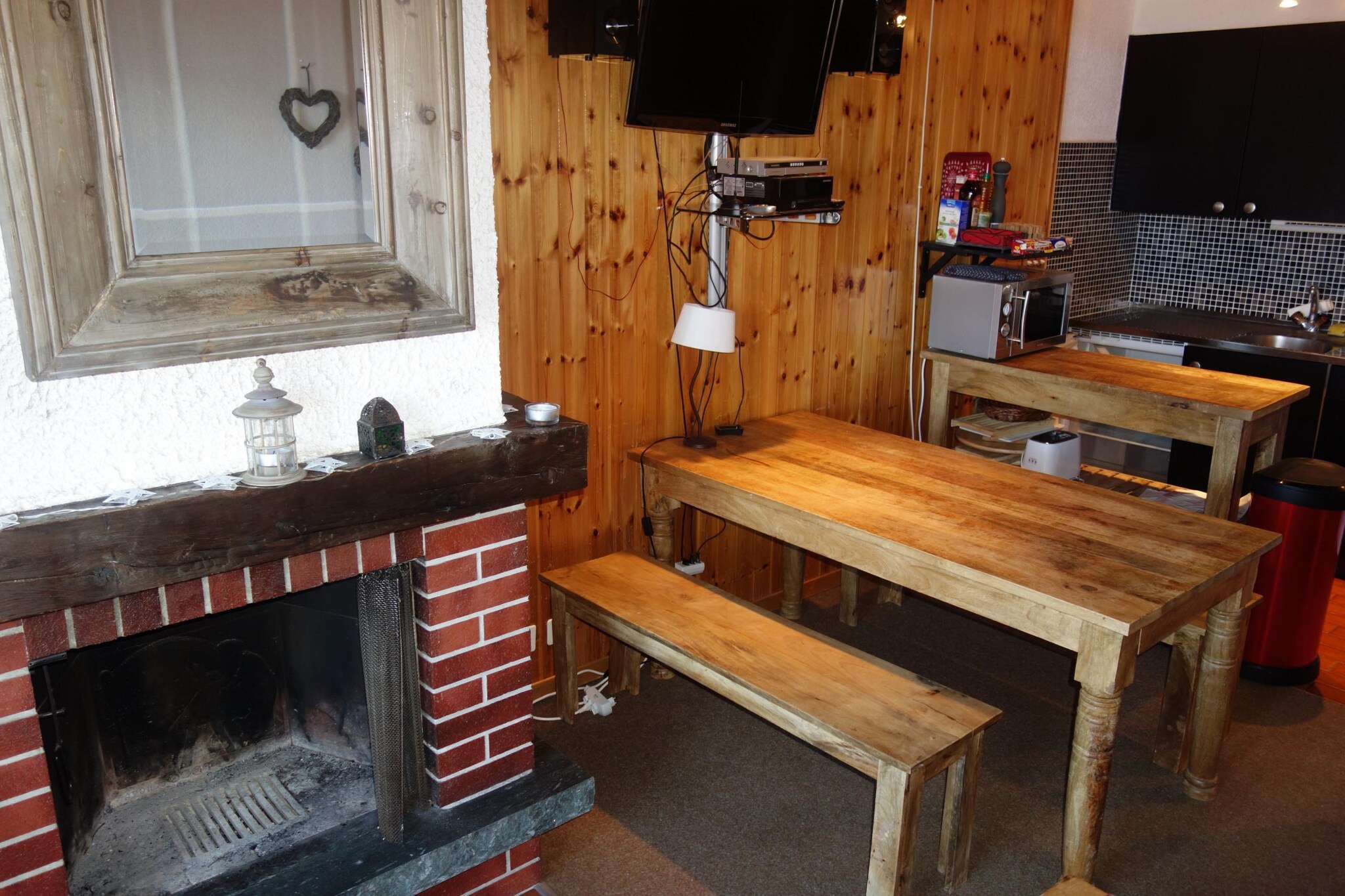 On the 3rd floor: (hall(bunk bed(90 x 200 cm)), Living room(TV, fireplace, DVD player, heating(central)), open kitchen(toaster, coffee machine(filter), oven, microwave, dishwasher, fridge-freezer, dishes and cutlery(Bowls, chopsticks, plates, cups, etc.)), bedroom(single bed, single bed), bathroom(bath tub, washbasin, toilet), mezzanine(single bed, single bed))\n\nski storage, washing machine, balcony, garden furniture