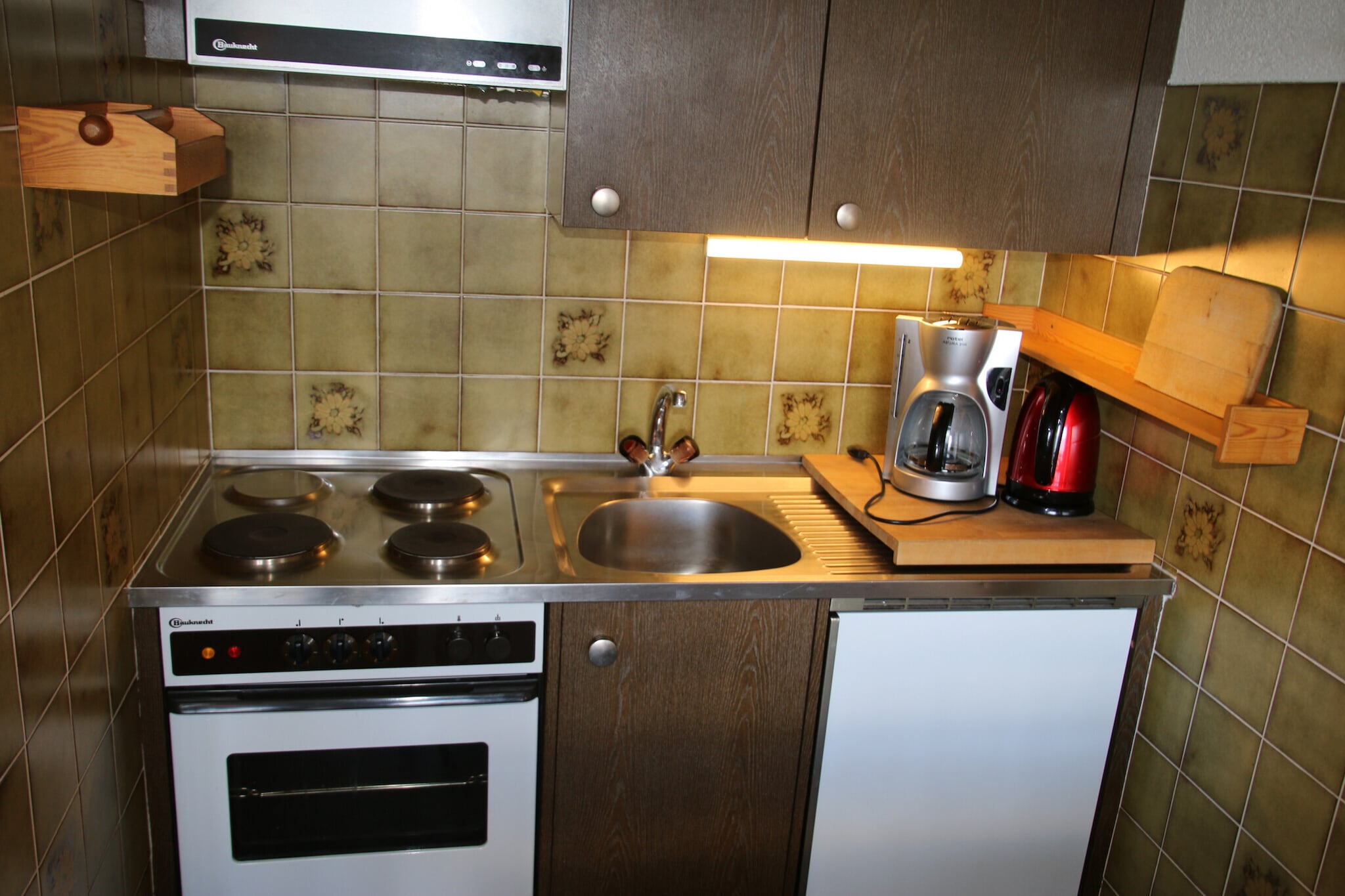 On the 3rd floor: (open kitchen(dining table, electric kettle, coffee machine, oven, fridge, dishes and cutlery(Bowls, chopsticks, plates, cups, etc.)), Living/bed room(double sofa bed(140 x 200 cm), TV(cable, satellite), radio, heating(central)), bedroom(bunk bed(90 x 200 cm)), bathroom(shower, washbasin, toilet), Internet access, balcony or terrace)\n\nski storage, garden furniture, swimming pool(shared with other guests), lift, parking (paying)