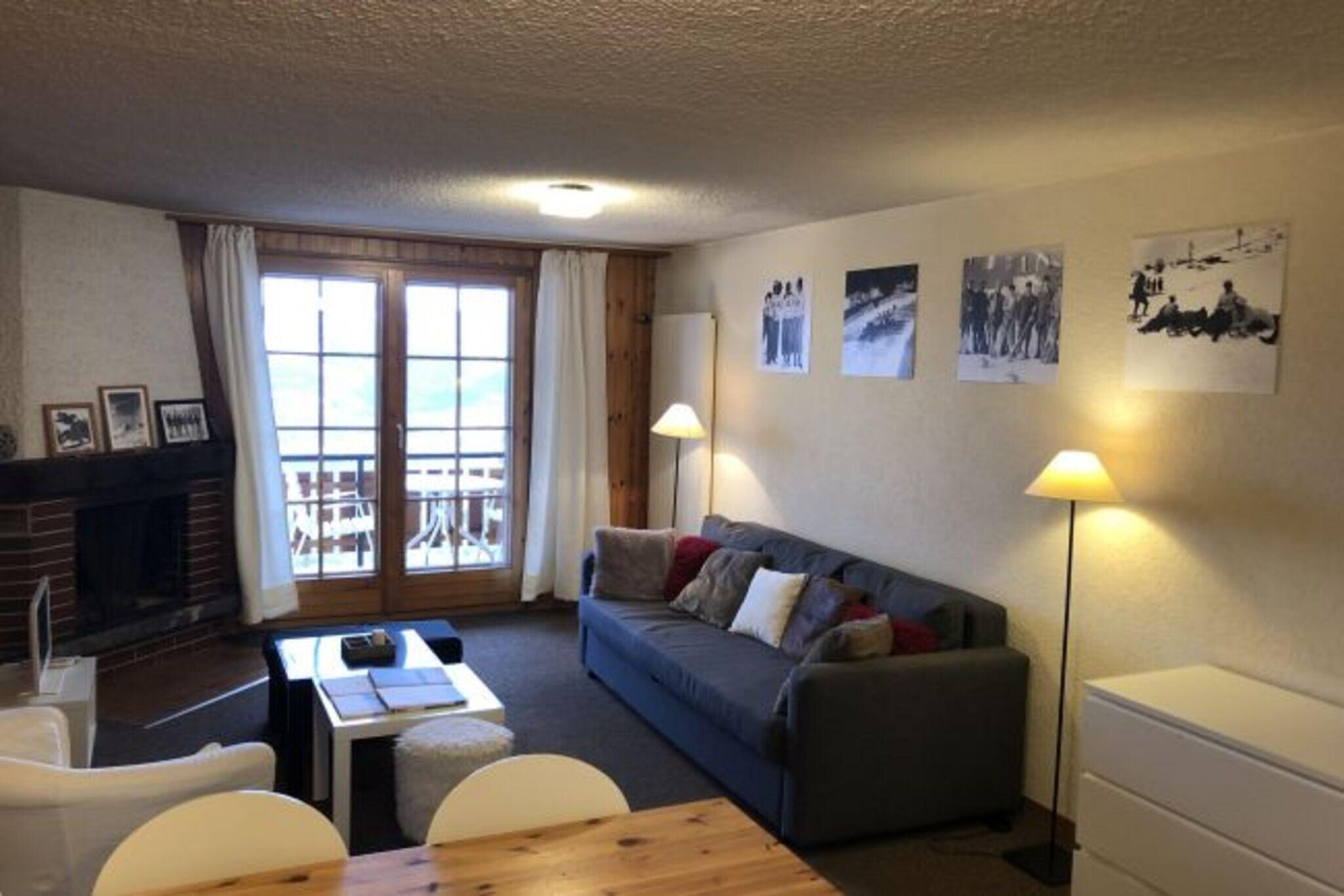 Chalet de l'Ours VUE & NATURE Appart Pregny 8 pers-Woonkamer