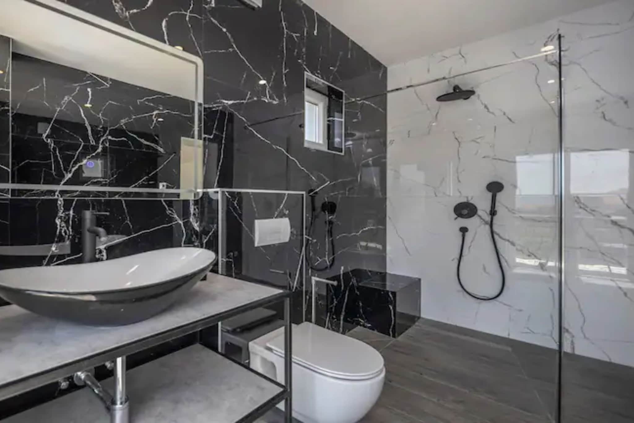 Villa Stipea - Four Bedroom Villa with Swimming Pool-Badezimmer