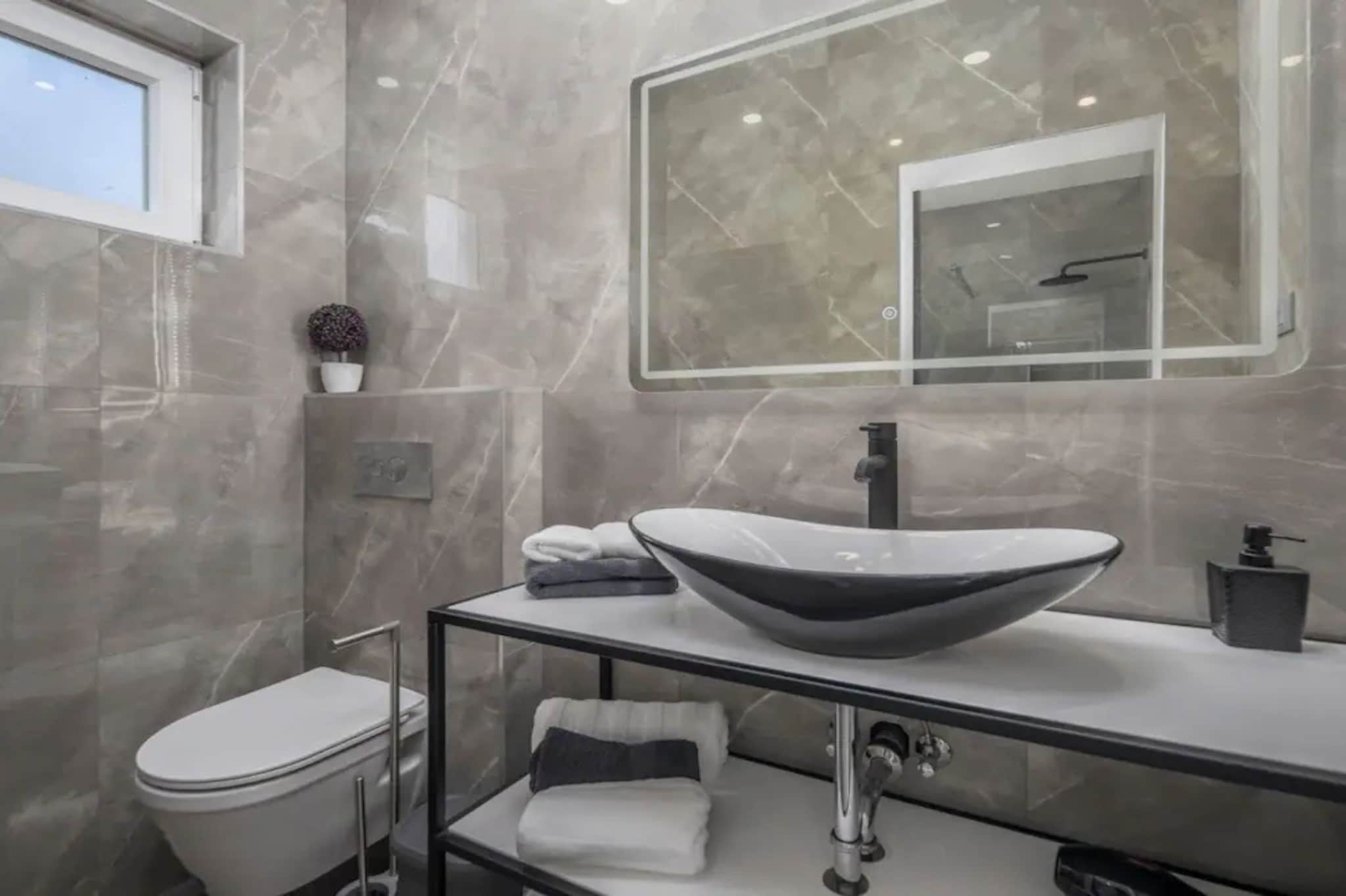 Villa Stipea - Four Bedroom Villa with Swimming Pool-Badezimmer