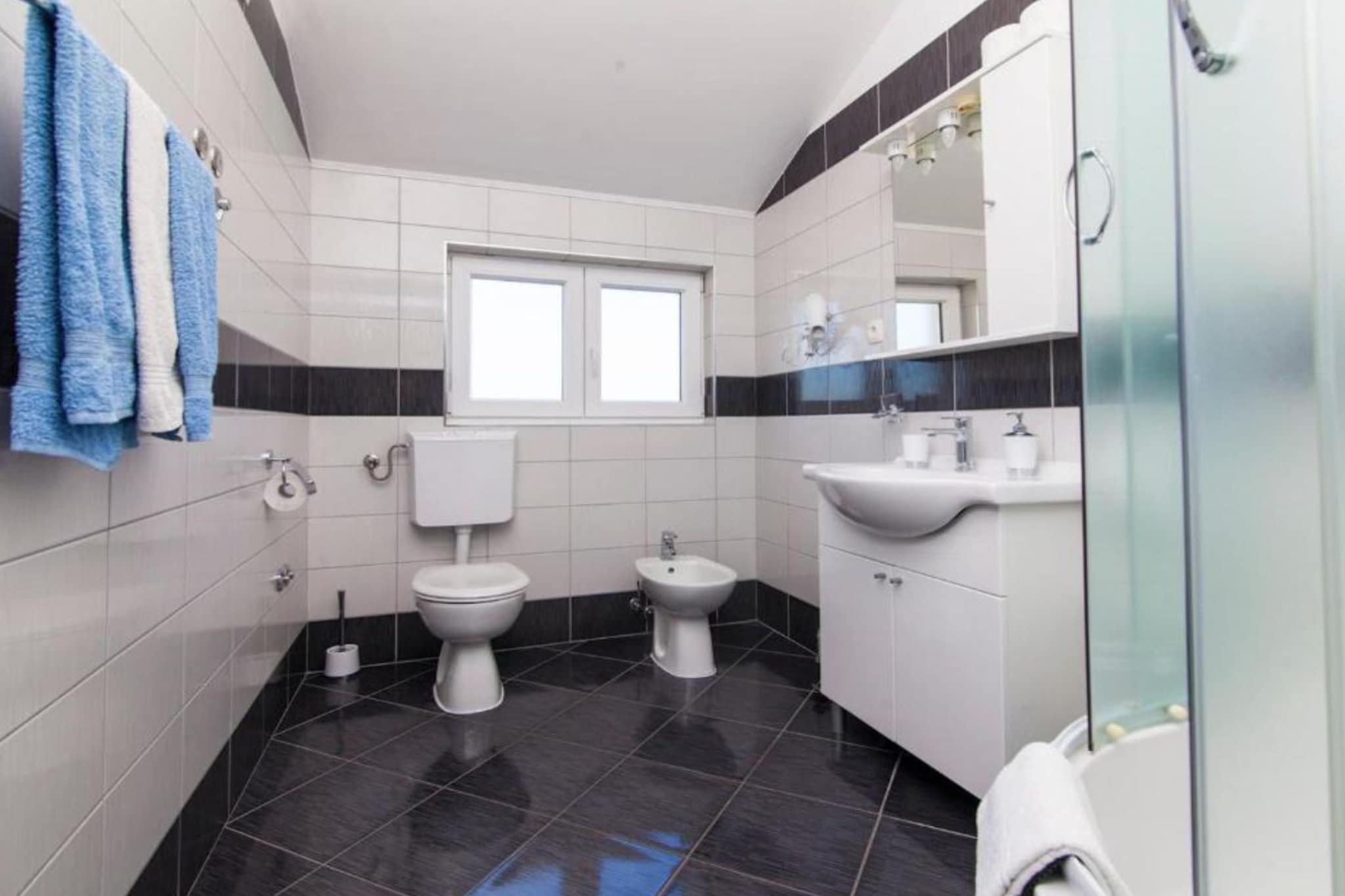 Villa Ava - Five Bedroom Villa with Swimming pool-Bathroom