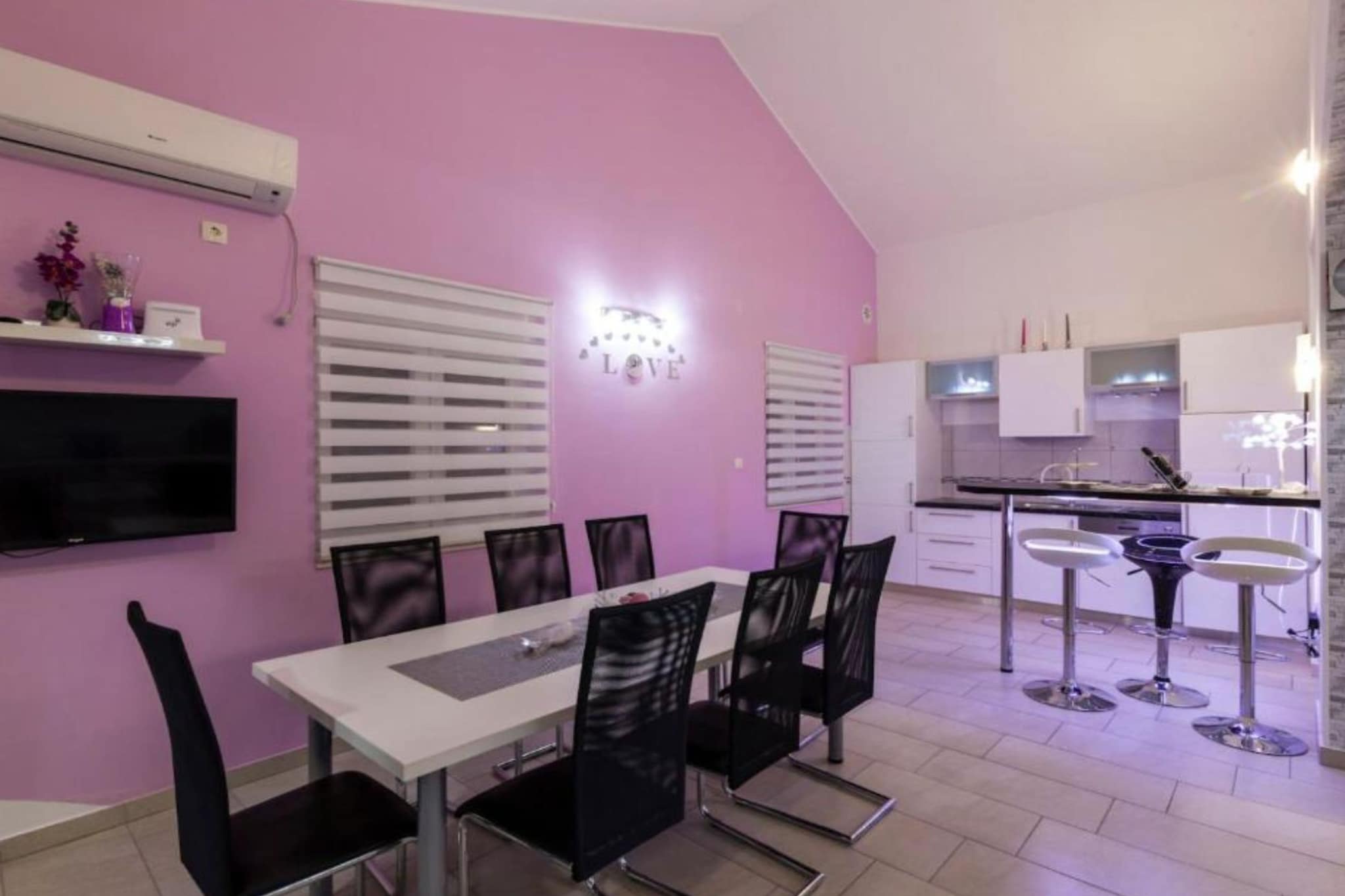 Villa Ava - Five Bedroom Villa with Swimming pool-Dining room