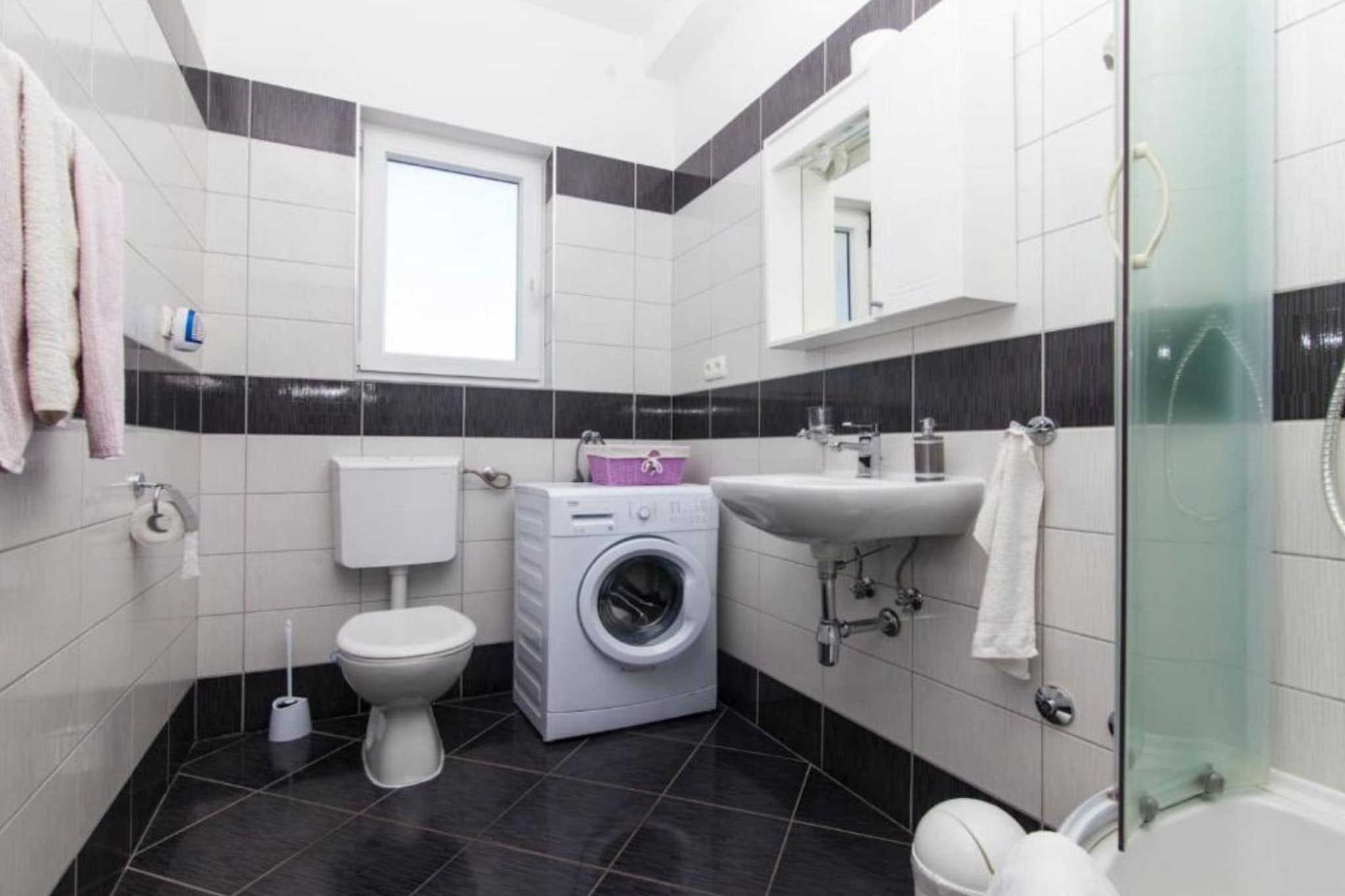 Villa Ava - Five Bedroom Villa with Swimming pool-Bathroom