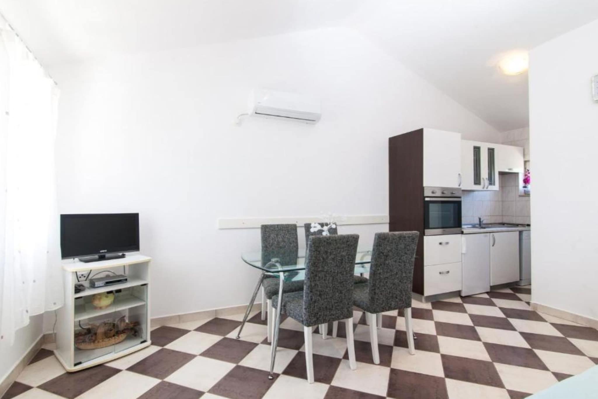 Holiday Home Miriam - Four Bedroom Holiday Home with Terrace-Kitchen