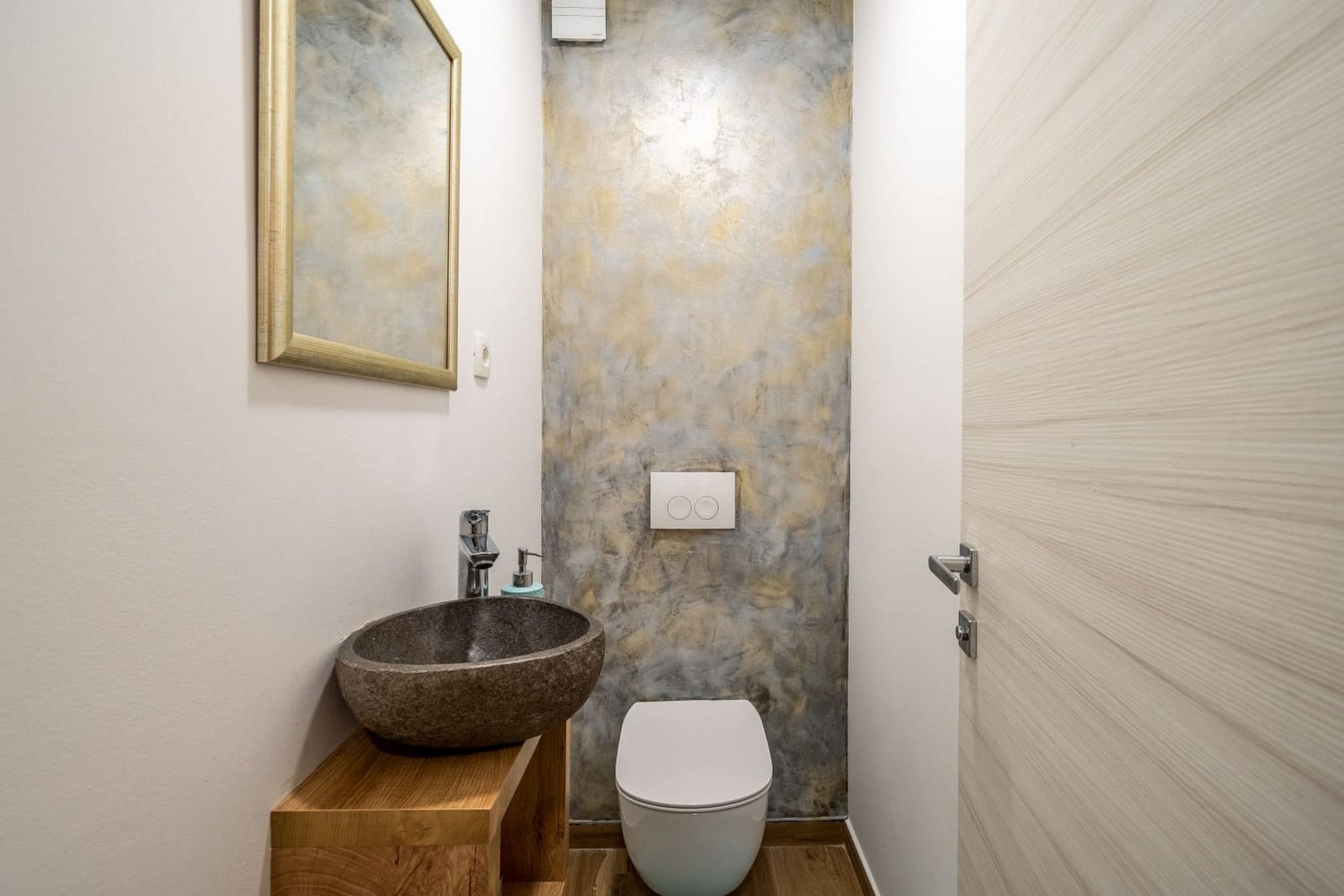 Apartment Fortuno - One Bedroom Apartment with Terrace and Sea View-Badkamer