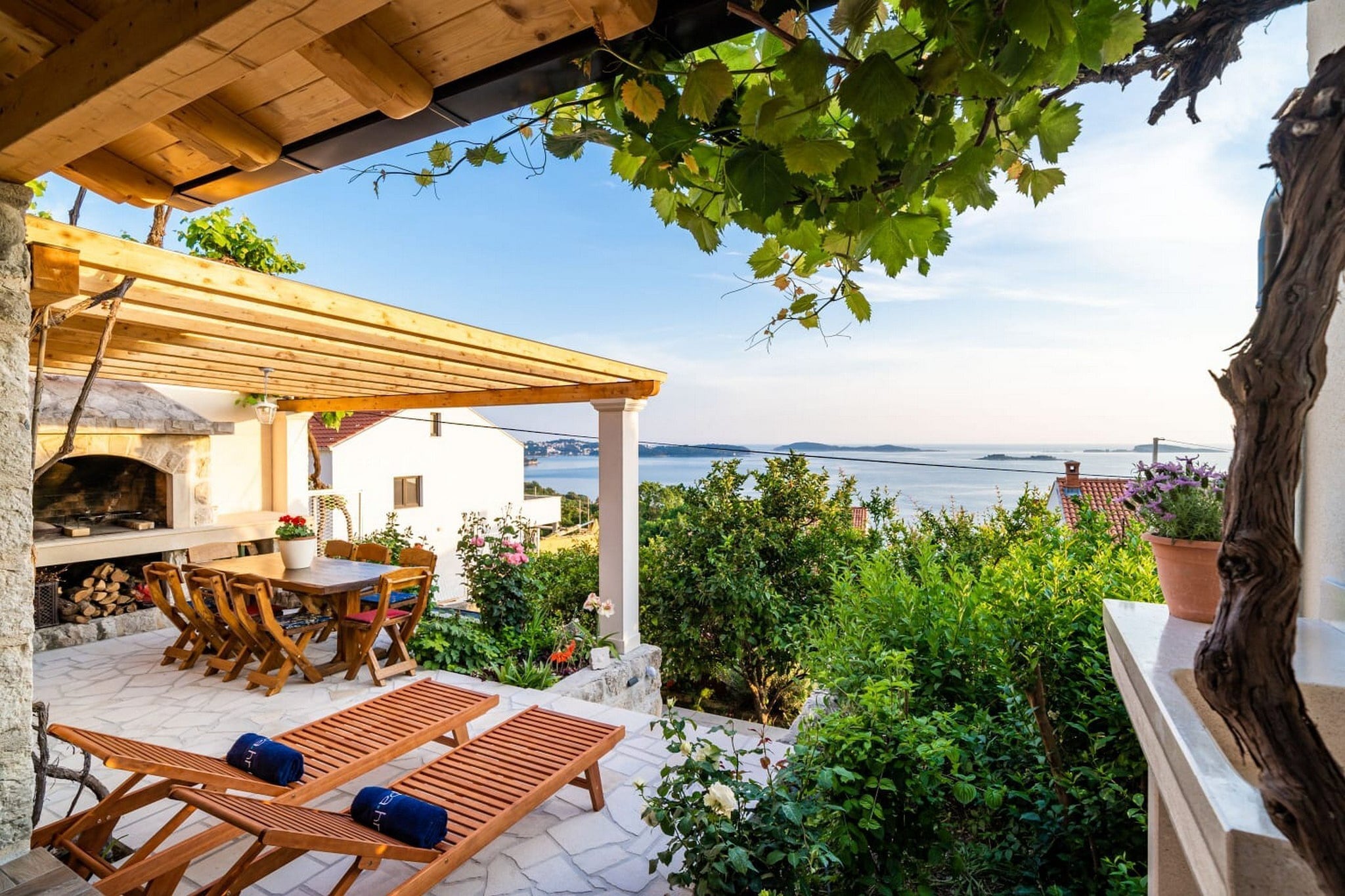 Apartment Fortuno - One Bedroom Apartment with Terrace and Sea View