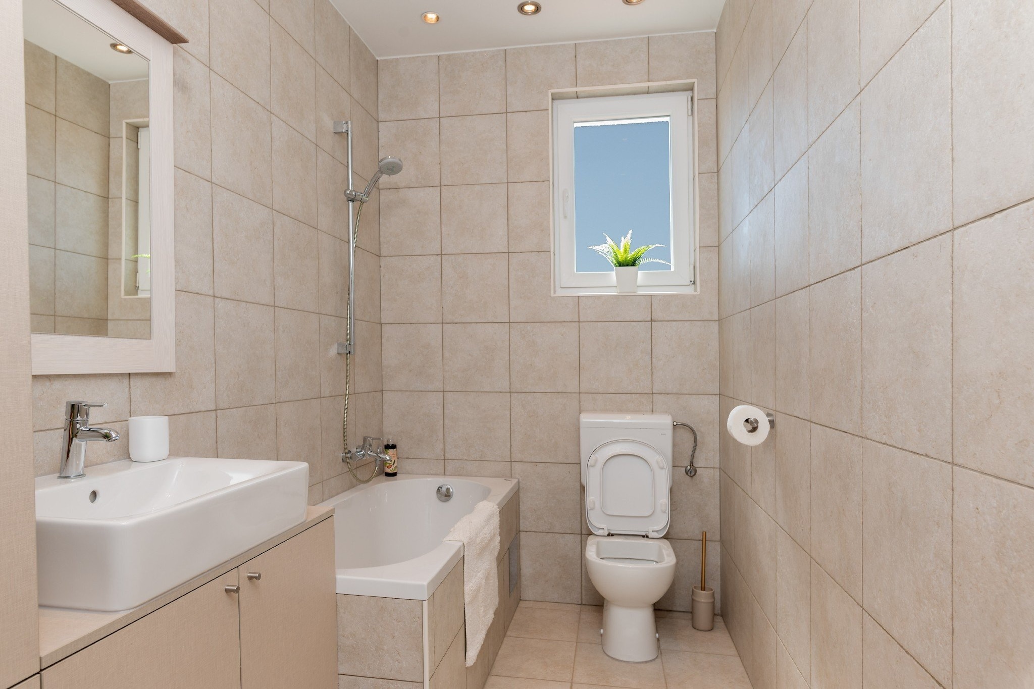 Holiday Home Lea - Three Bedroom Holiday Home with Terrace and Sea View-Bathroom