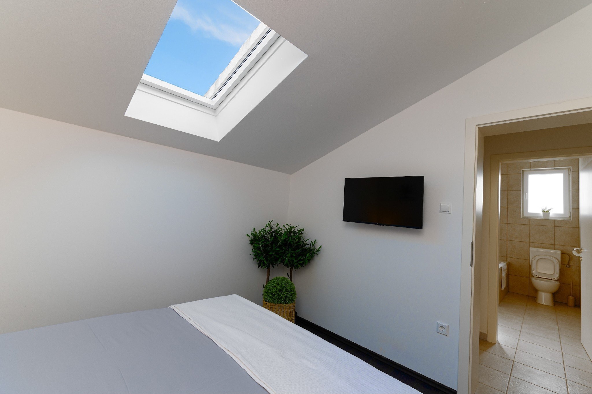 Holiday Home Lea - Three Bedroom Holiday Home with Terrace and Sea View-Bedroom