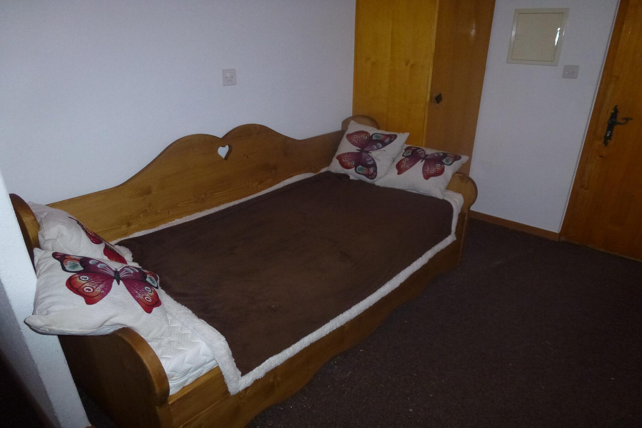 Pet-friendly apt. with mountain views