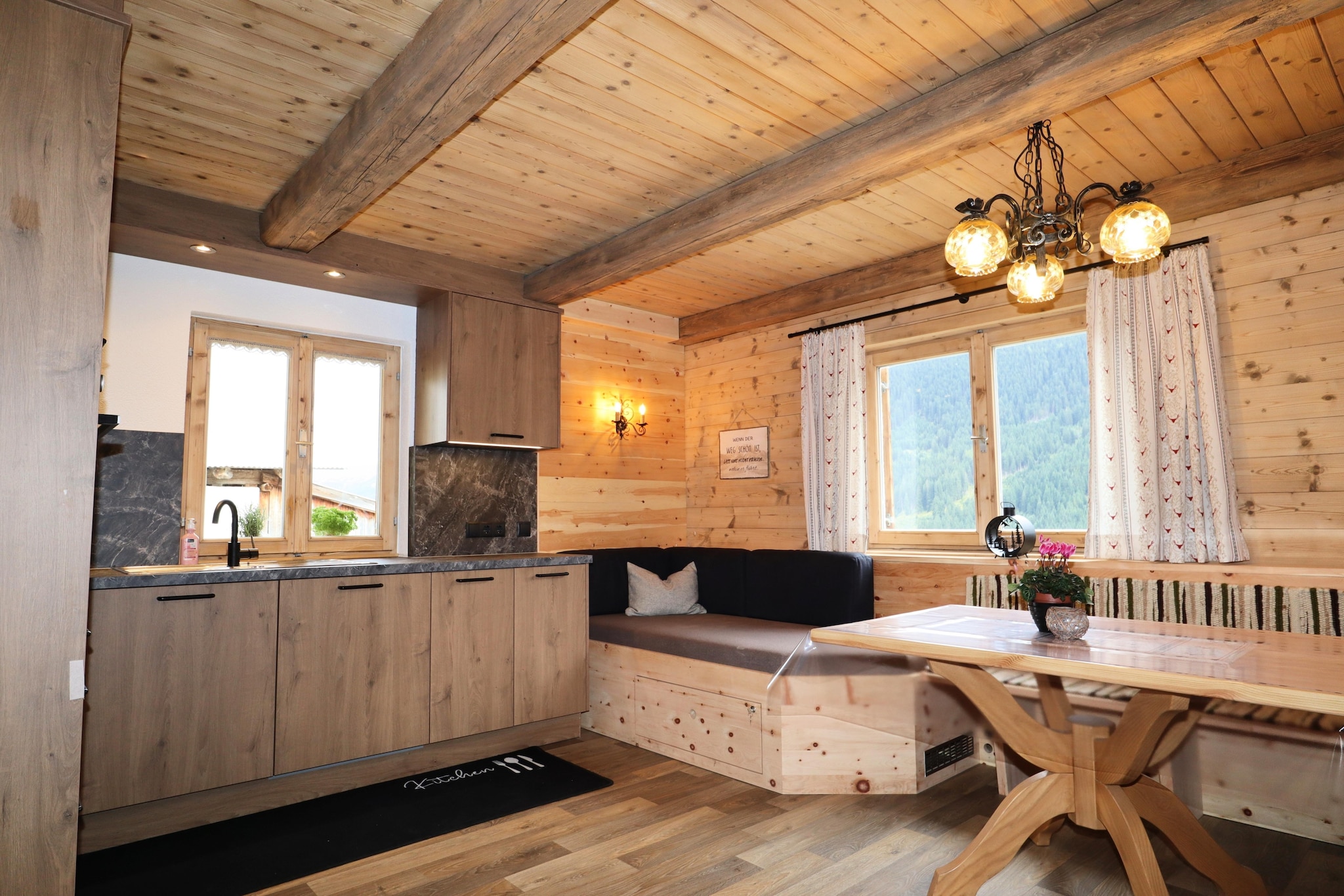 Berghütte Almleben-Eetkamer