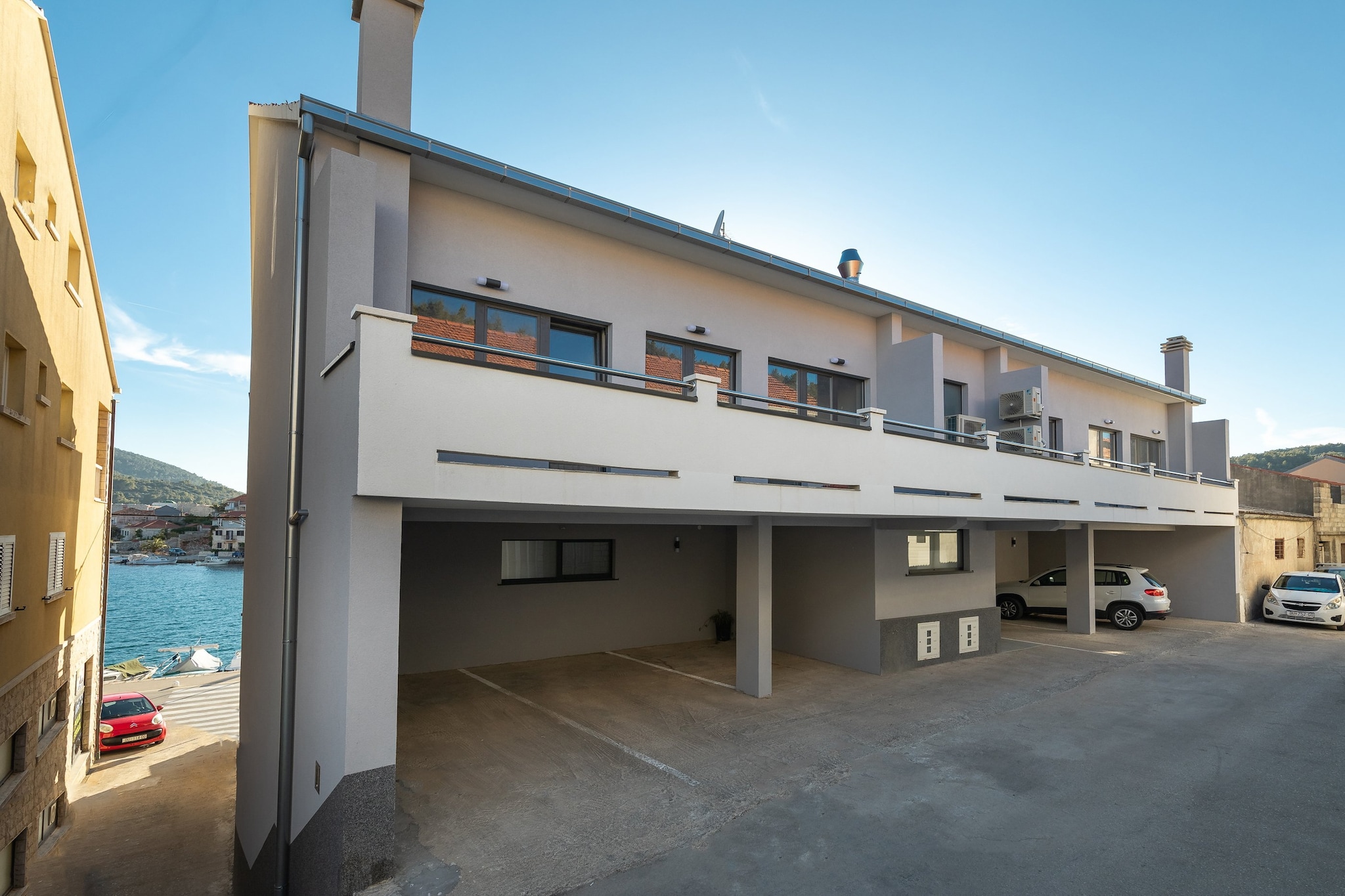 Apartments & Rooms Fisherman's Luck - Two-Bedroom Apartment with Terrace and Sea View-Parkplatz