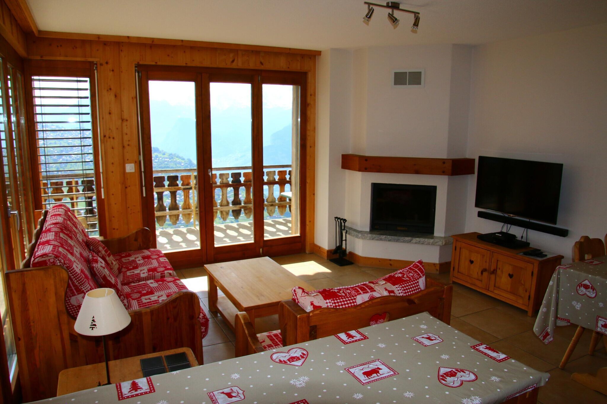 Cozy apartment with Rhône Valley view