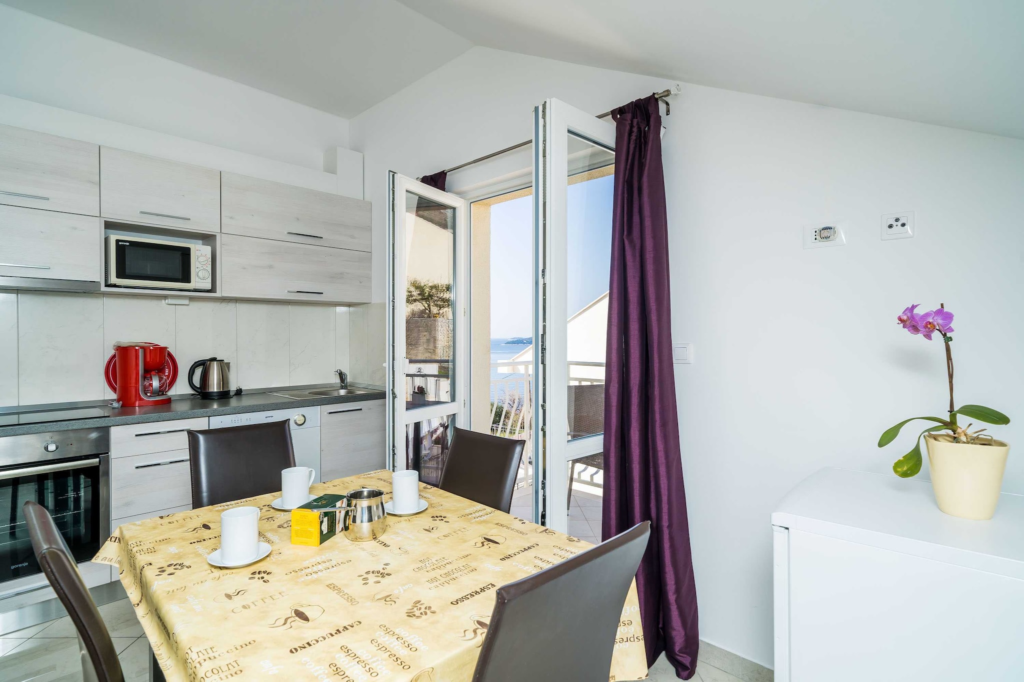 Villa Samba - Two Bedroom Apartment with Balcony and Sea View-Salle à manger