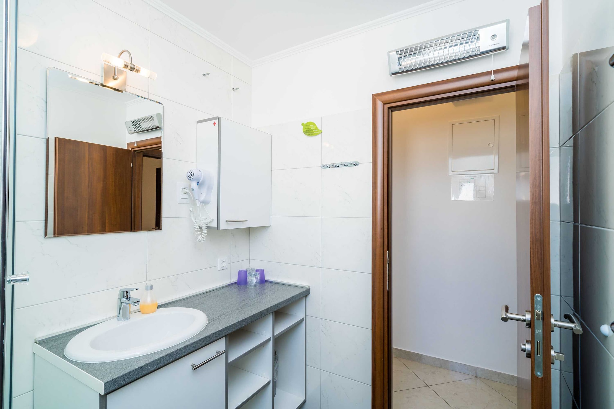Villa Samba - Two Bedroom Apartment with Balcony and Sea View-Salle de bain
