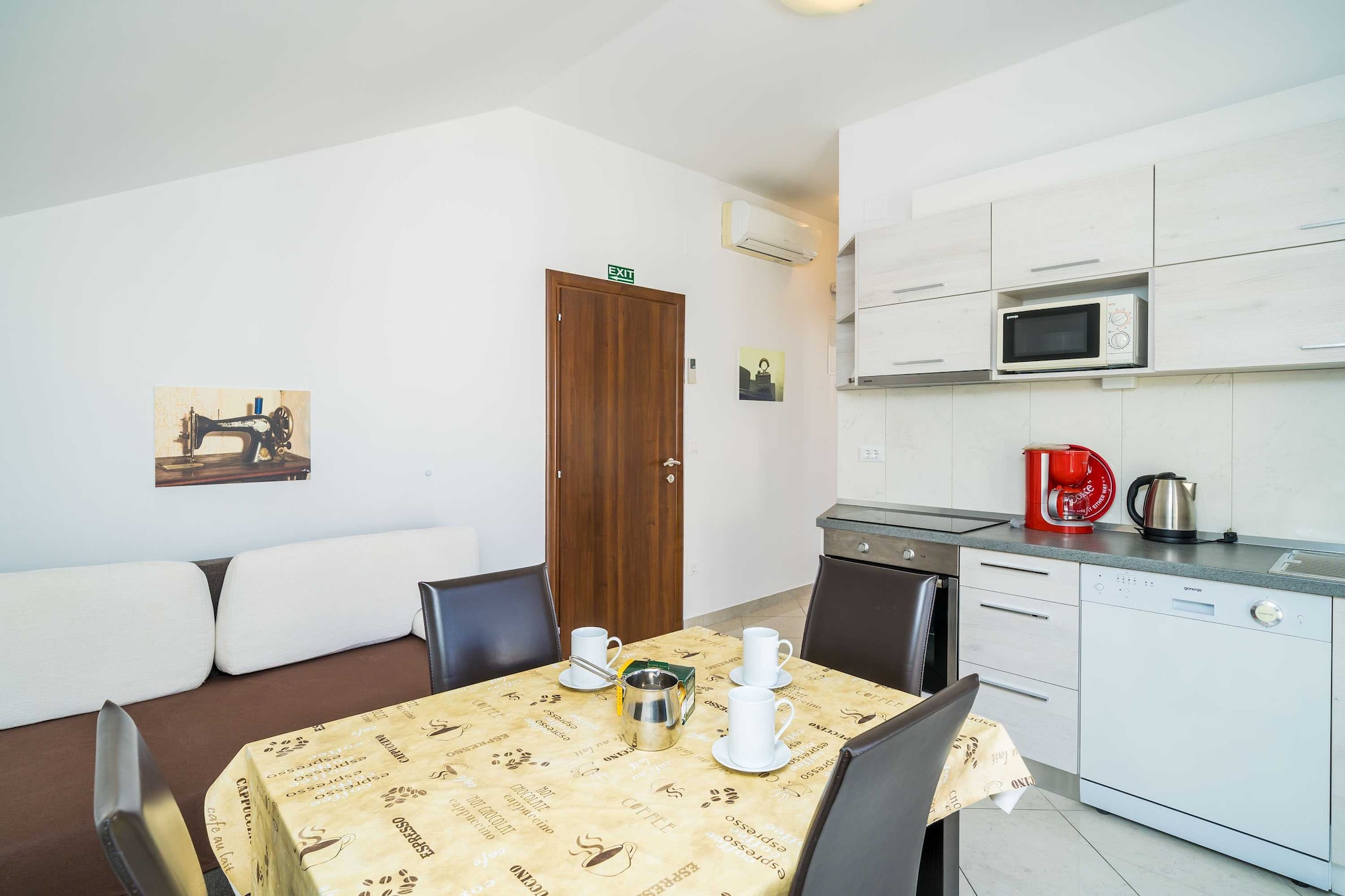Villa Samba - Two Bedroom Apartment with Balcony and Sea View-Salle à manger