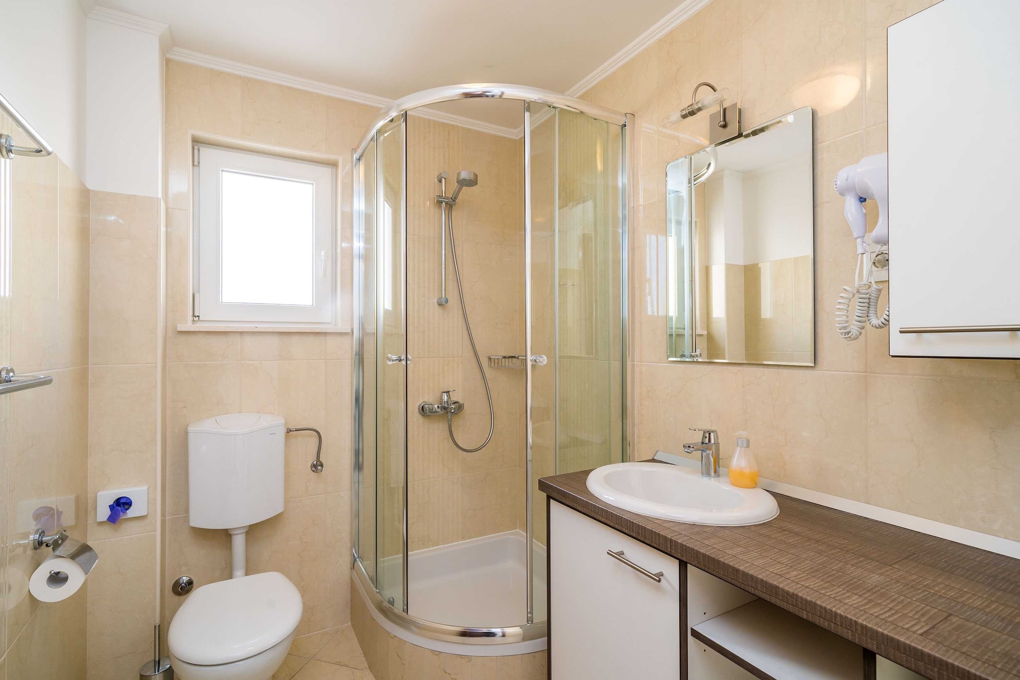 Villa Samba - Two Bedroom Apartment with Balcony and Sea View-Salle de bain