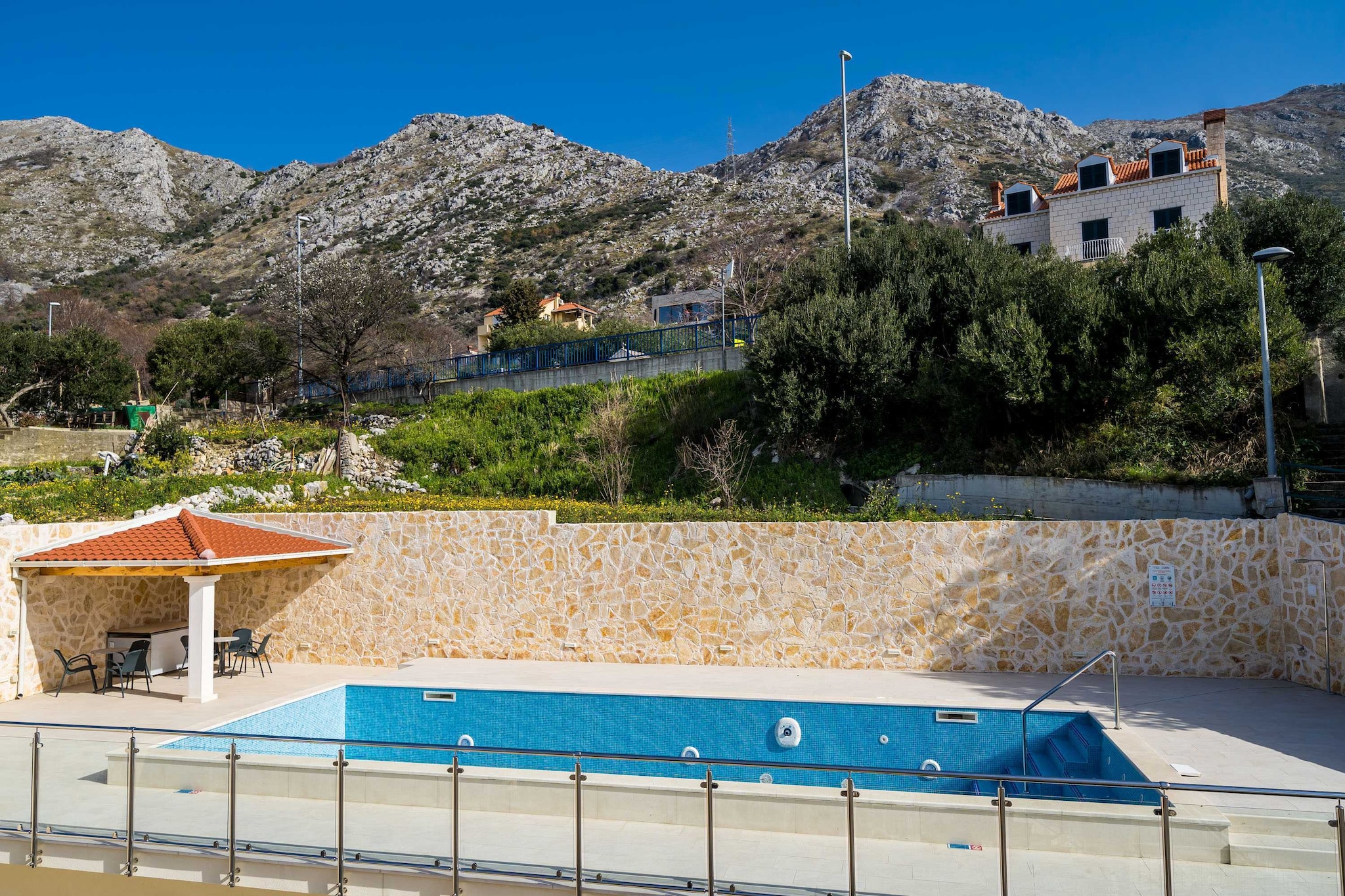 Villa Samba - Two Bedroom Apartment with Balcony and Sea View-Piscine