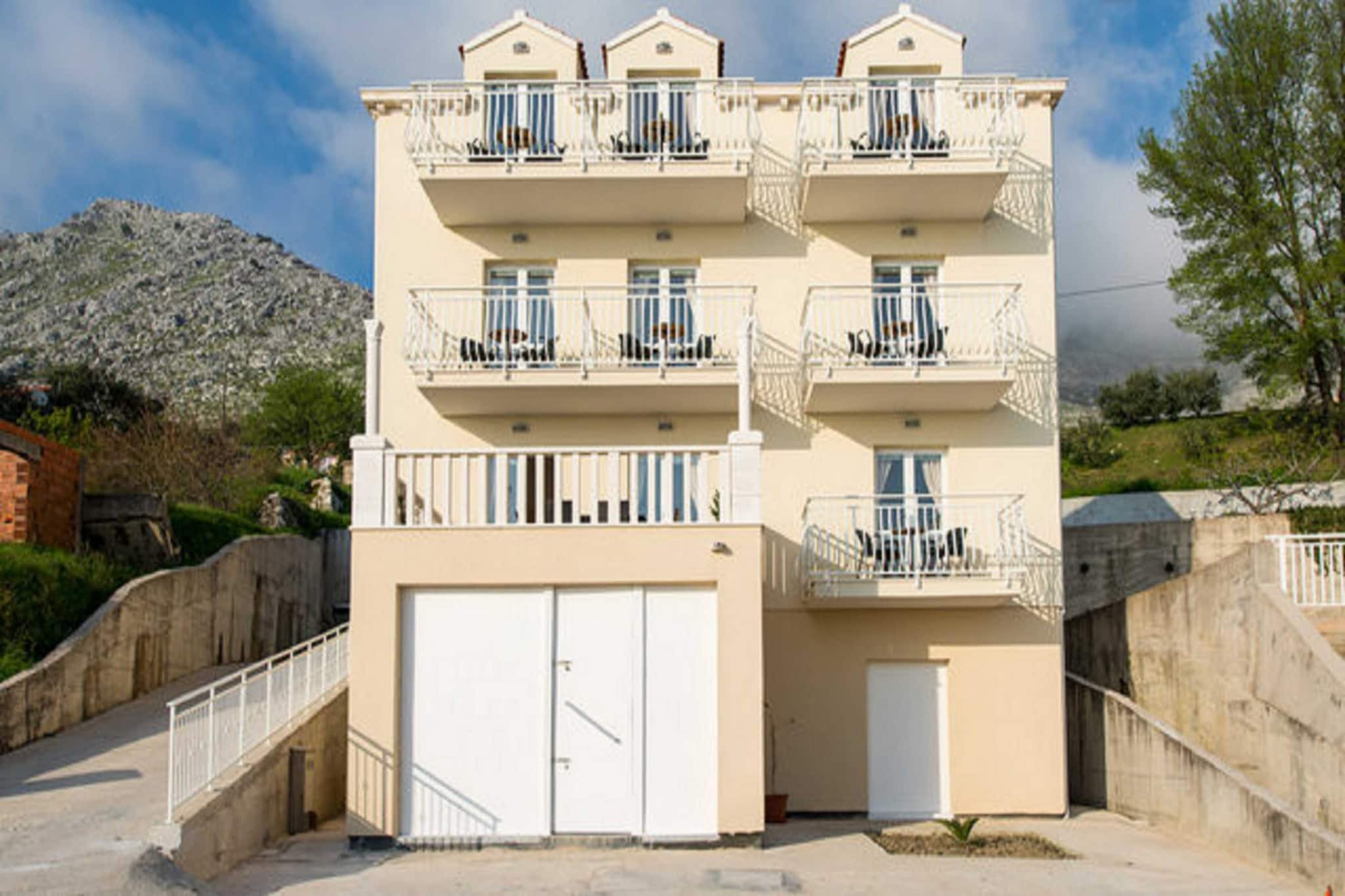 Villa Samba - Two Bedroom Apartment with Balcony and Sea View-Extérieur