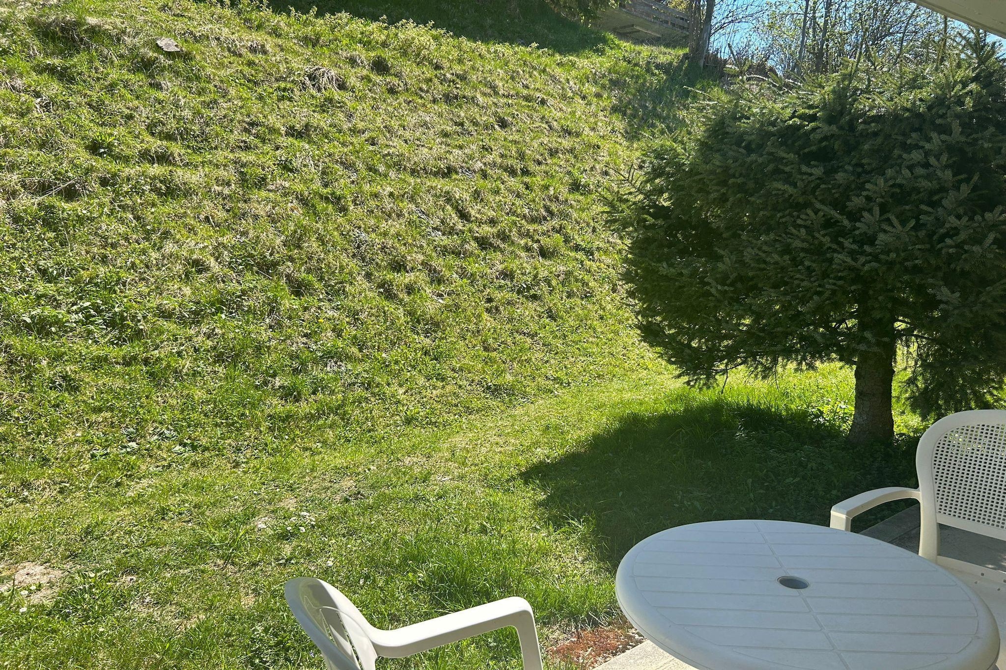 On the 3rd floor: (open kitchen(electric kettle, coffee machine, oven, microwave, dishwasher, fridge, freezer, Juicer, dishes and cutlery(Bowls, chopsticks, plates, cups, etc.), Cooking basics(Pots and pans, oil, salt and pepper)), Living/bed room(double sofa bed(140 x 200 cm), bunk bed(80 x 190 cm), TV(flatscreen, satellite), dining table, decorative fireplace, seating area, radio), bedroom(double bed(180 x 200 cm)), bathroom(shower, washbasin, toilet), Internet access)\n\nski storage, washing machine, balcony, heating(central), garden, garden furniture, swimming pool(shared with other guests), lift, parking (paying)