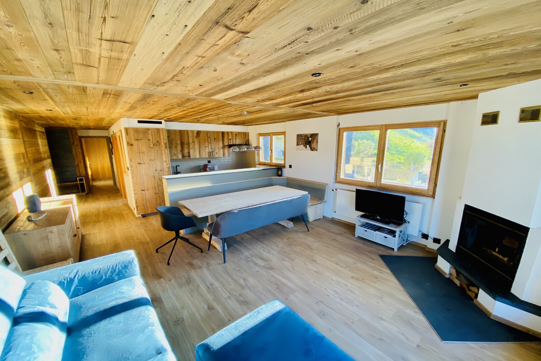 Enjoy this fully renovated apartment near the slopes, offering breathtaking valley and mountain views. Located in Veysonnaz, Switzerland, this stylish 4-room apartment accommodates up to 8 guests, making it an ideal choice for families or groups. The bright living room features a comfortable sofa bed, cable TV, a JBL speaker, and a cozy fireplace, perfect for relaxing after a day on the slopes. The modern kitchen is well-equipped with a dishwasher, Nespresso machine, fridge, fondue set, and raclette set, making it easy to prepare delicious meals.

The apartment features three inviting bedrooms: a living room with a double sofa bed, a bedroom with two single beds, a bedroom with a double bed, and a bunk bed in the third bedroom. There are two renovated bathrooms with showers. Step outside to the large corner terrace, complete with a gas BBQ, where you can enjoy stunning views of the valley. A laundry and ski room are available in the building, and parking is provided in the paid public car park, subject to availability. Access to the apartment is available via stairs or elevator.

Conveniently located in the Fontanettaz residence, the apartment is just 210 meters from the Veysonnaz cable car, 55 meters from the free winter shuttle, and within walking distance of shops and leisure activities. As part of the Alpvision benefits, guests enjoy free access to the public swimming pool (seasonal) and discounts on equipment rentals. Optional services include a comfort service (beds made, towels, toiletries), gourmet baskets, and late departures to enhance your stay.