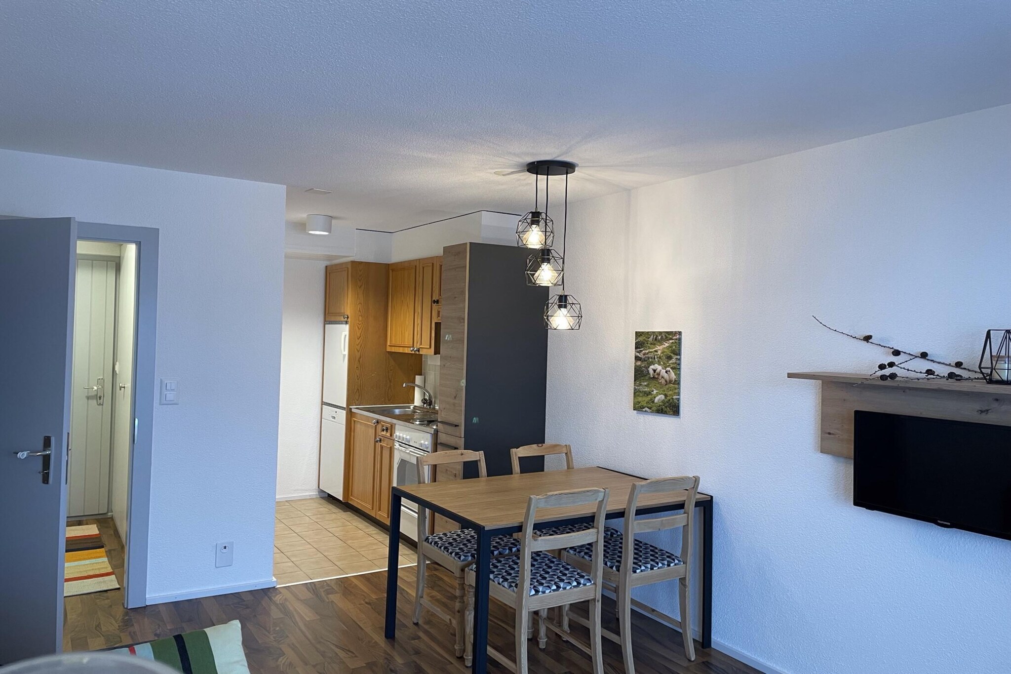 Charming apartment with hill view