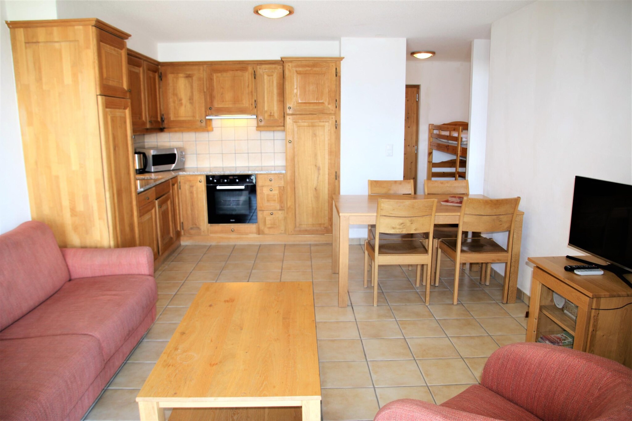 On the 1st floor: (hallway(bunk bed), Living room(double sofa bed, TV, fireplace, radio), open kitchen(hob(ceramic), electric kettle, toaster, coffee machine(filter), oven, microwave, dishwasher, fridge, freezer, dishes and cutlery), bedroom(single bed, single bed), bathroom(bath tub, toilet), bathroom(shower, toilet))\n\nski storage, washing machine, heating(central), terrace, garden, garden furniture, hairdryer