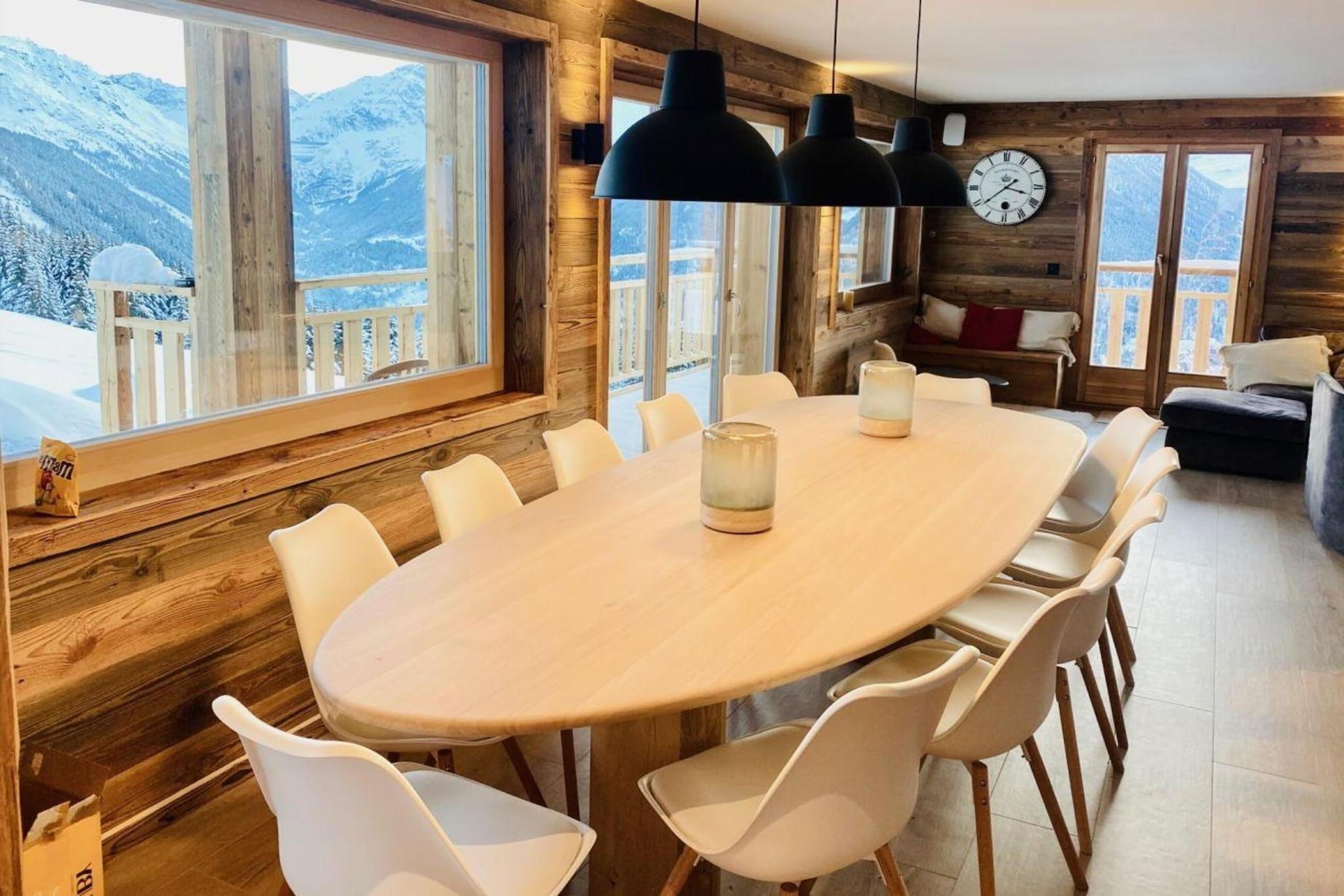 Paradis Perdu SKI IN & QUIET chalet 14 personnes-Eetkamer