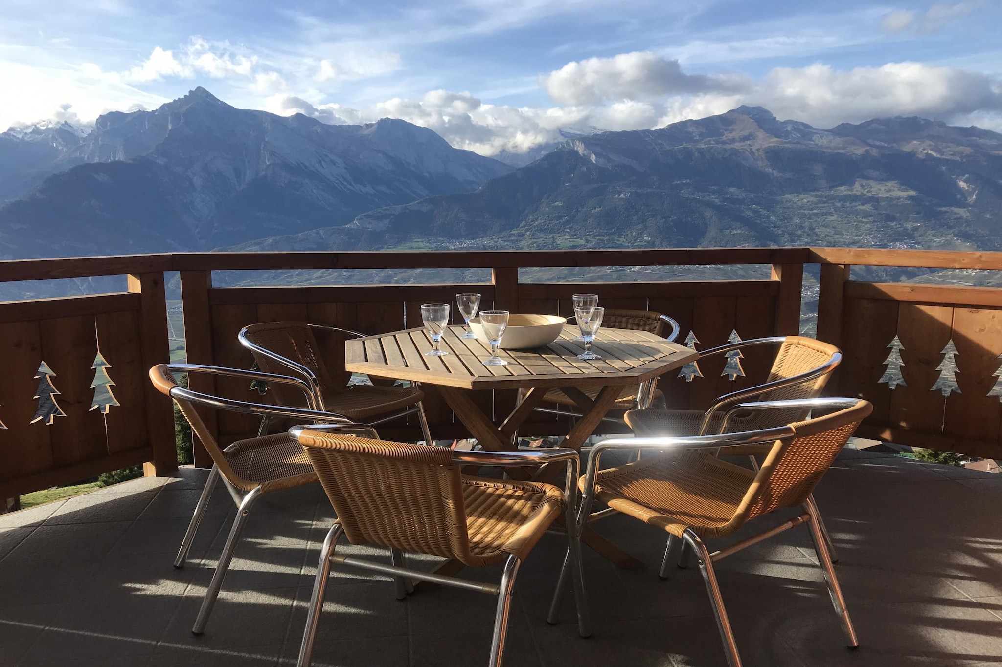 Authentic Apartment With Mountain View