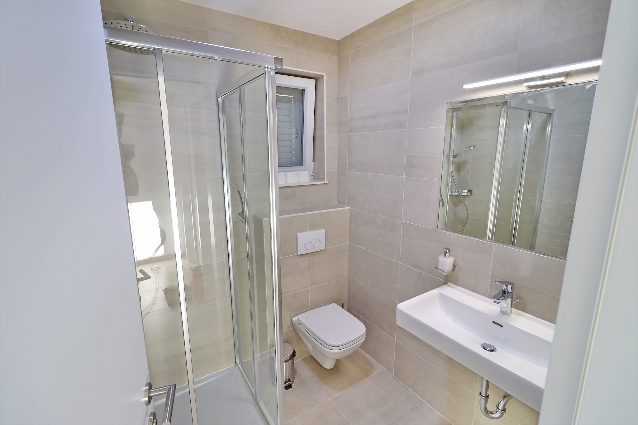 Villa E & D  - Four Bedroom Villa with Pool and Patio - Villa D-Bathroom
