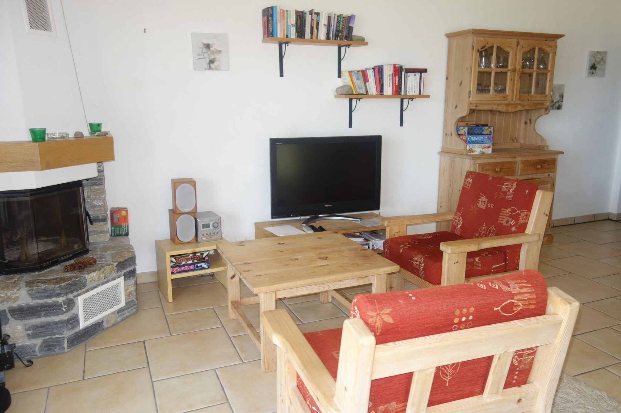 Ground floor: (open kitchen(hob(ceramic), electric kettle, toaster, coffee machine(filter), oven, grill, microwave, dishwasher, fridge, freezer, dishes and cutlery), Living/bed room(double sofa bed(140 x 200 cm), bunk bed(90 x 200 cm), TV(cable), fireplace, wireless music system), bedroom(single bed(90 x 200 cm), single bed(90 x 200 cm)), Bedroom with bathroom(single bed(90 x 200 cm), single bed(90 x 200 cm), bath tub, toilet, hairdryer), bathroom(shower, toilet))\n\nski storage, washing machine, balcony, heating(central), terrace, garden, garden furniture, swimming pool, lift