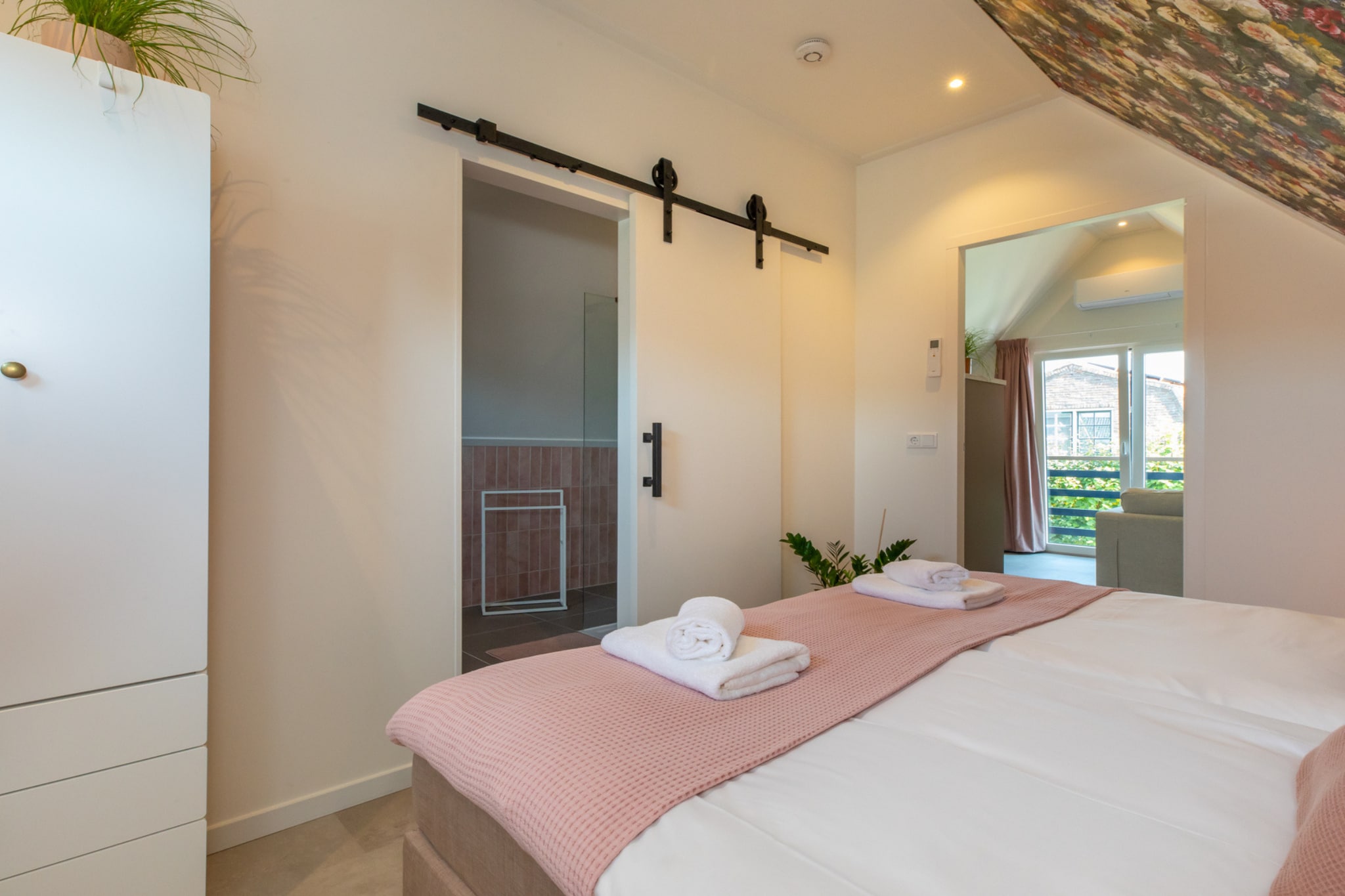 On the 1st floor: (Living room(seating area), Kitchen(electric kettle, toaster, coffee machine, combination microwave, fridge-freezer), bedroom(double bed), bathroom(shower, washbasin, toilet), air conditioning)\n\nparking