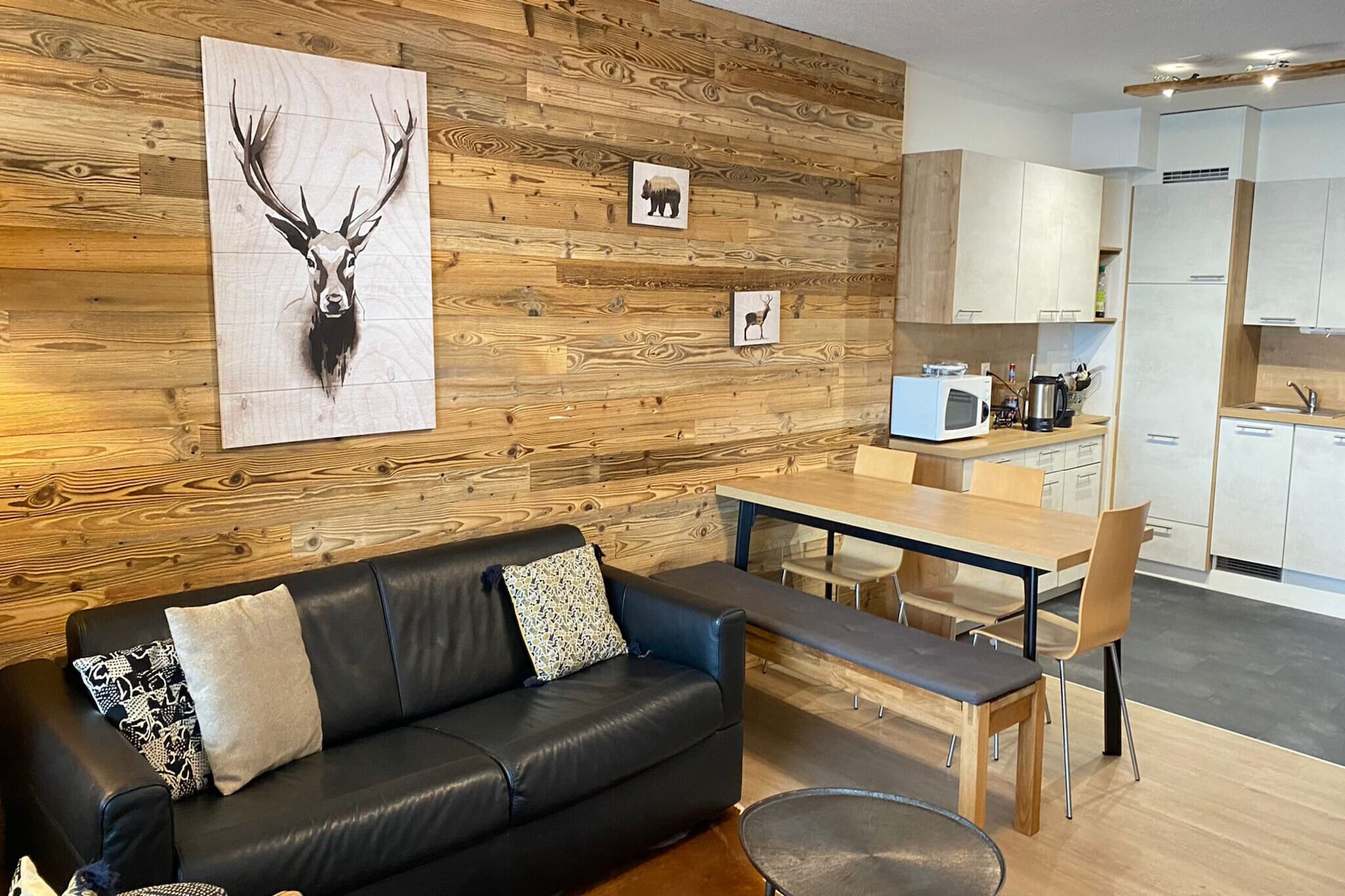 The apartment with breathtaking views provides a cozy retreat for up to 6 guests in the heart of Veysonnaz. This pleasant 40 m² flat features a bright living room with a sofa bed, cable TV, and complimentary Wi-Fi. The accommodation includes two bedrooms, one with a double bed and the other with a double bunk bed, making it ideal for families or groups. Guests can enjoy the outdoor balcony equipped with furniture, though please note that pets are not allowed.

Conveniently located just 120 meters from the cable car, this residence is perfect for ski enthusiasts eager to access the slopes of the 4 Vallées. In the summer, guests can explore the scenic Bisse de Vex hiking trail, starting just steps away. The center of the resort, offering various shops and dining options, is only 650 meters from the apartment, ensuring easy access to local amenities. Paid parking is available in a public car park nearby, enhancing the convenience for those traveling by car.

The fully equipped kitchen includes essential appliances such as an oven, toaster, coffee machine, and dishwasher, catering to all culinary needs. Additional amenities within the building include a laundry room and a ski room for managing equipment. Guests also benefit from access to a public swimming pool during the summer and winter months, as well as participation in the Sun&Fun activity program during the high summer season. Discounts on equipment rentals are available, ensuring a fulfilling holiday experience for all.