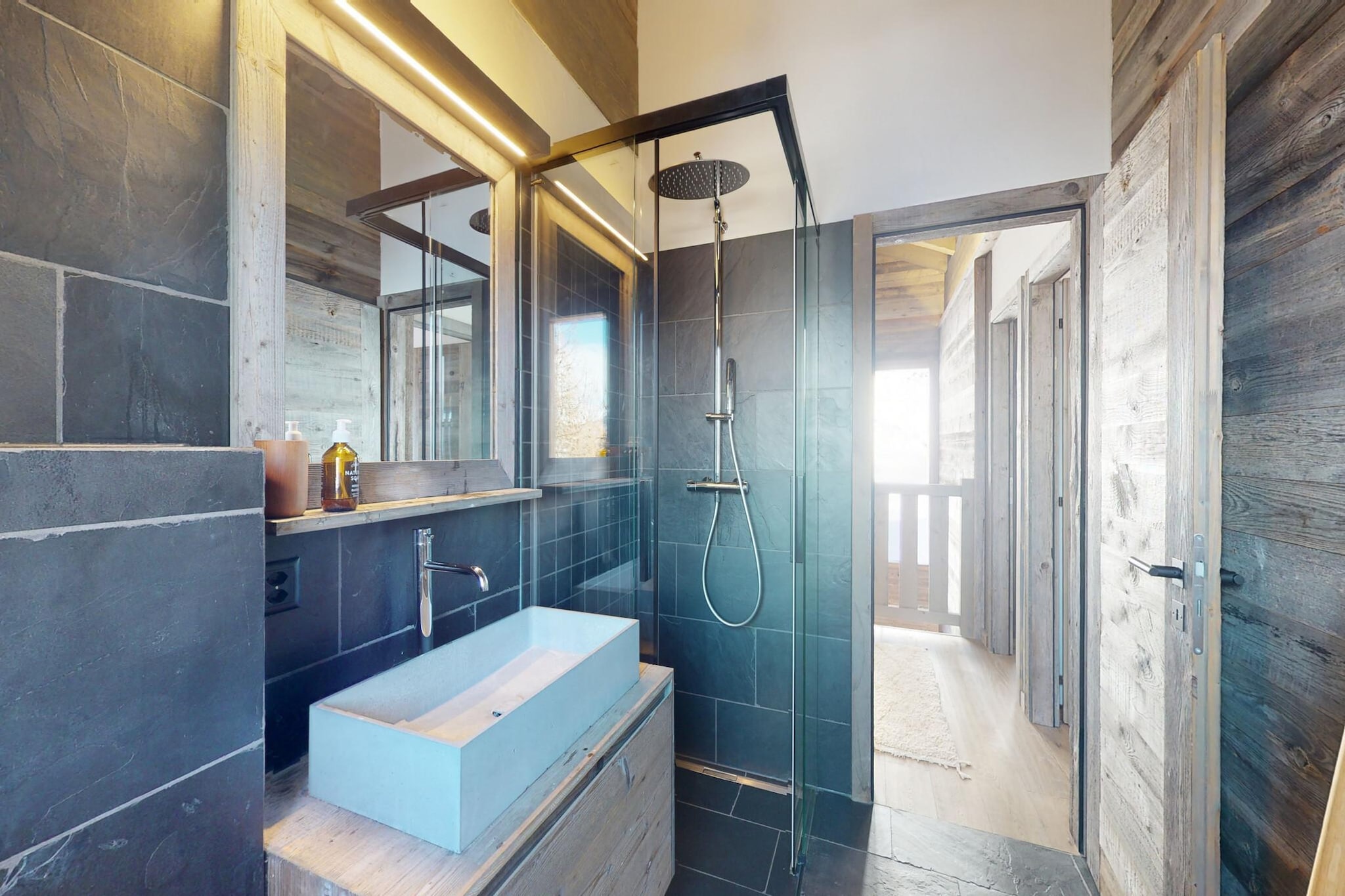 Ecureuil noir COSY & QUIET chalet 10 personnes-Bathroom