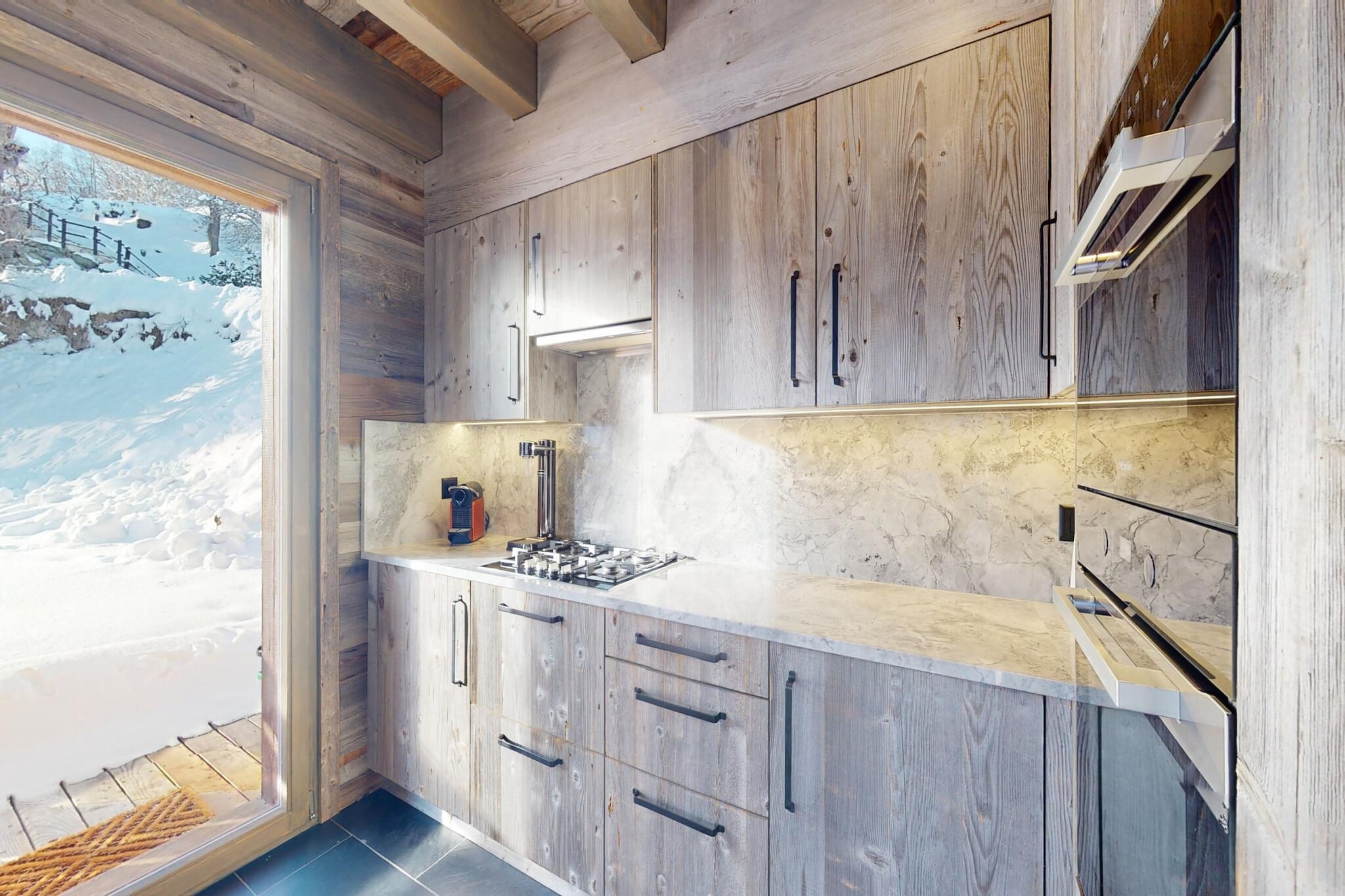 Ecureuil noir COSY & QUIET chalet 10 personnes-Kitchen