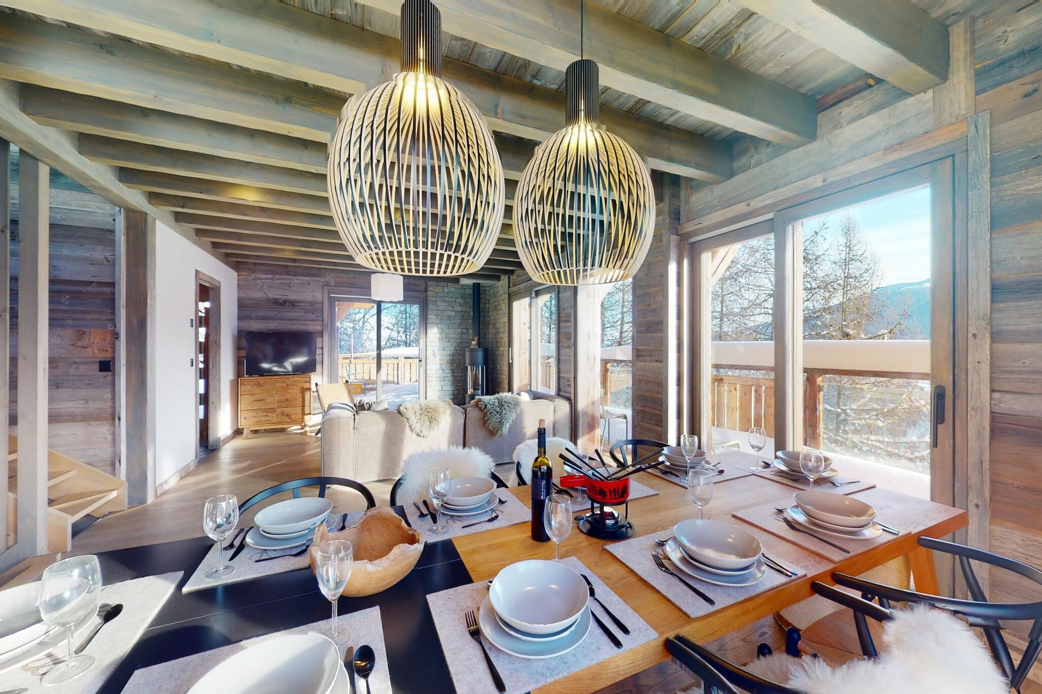 Ecureuil noir COSY & QUIET chalet 10 personnes-Dining room