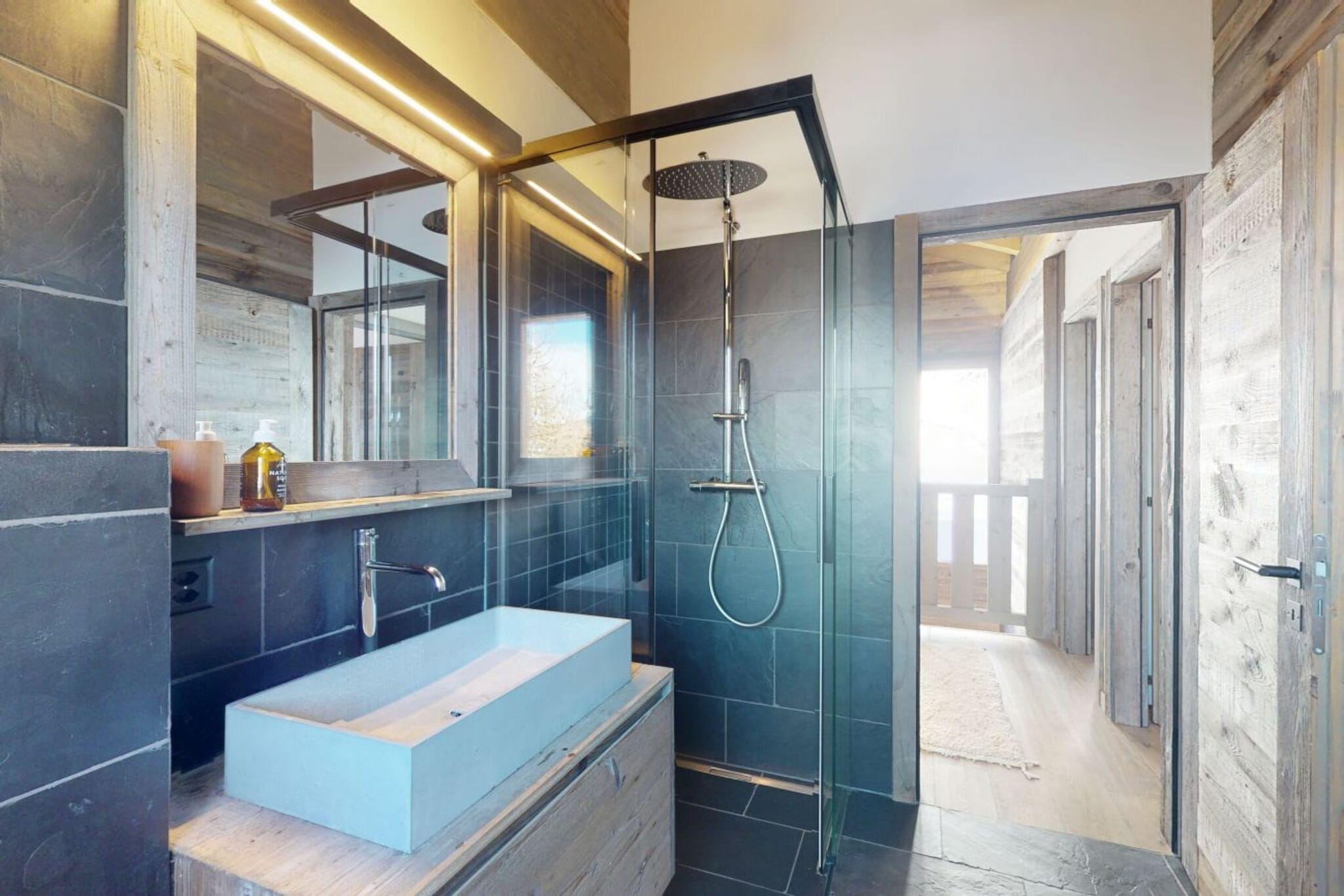 Ecureuil noir COSY & QUIET chalet 10 personnes-Bathroom