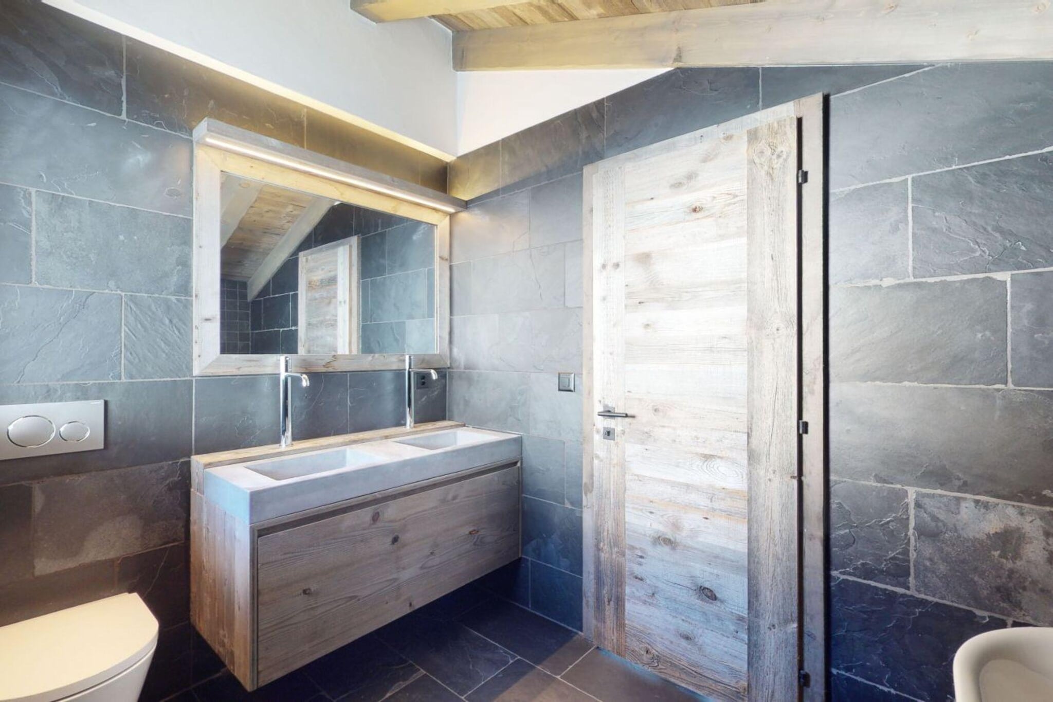 Ecureuil noir COSY & QUIET chalet 10 personnes-Bathroom